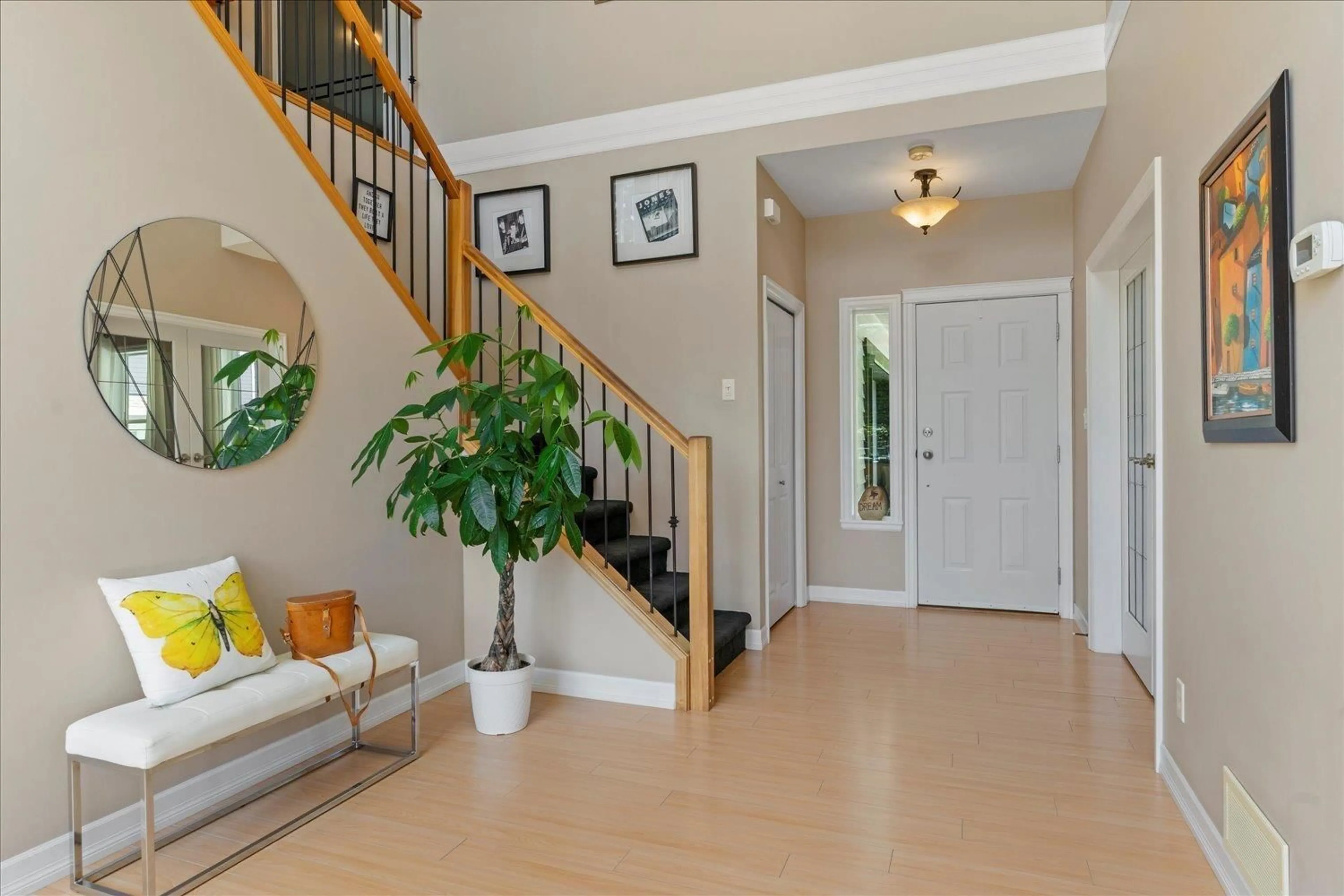 Indoor entryway for 45928 WEEDEN DRIVE, Chilliwack British Columbia V2R5X2