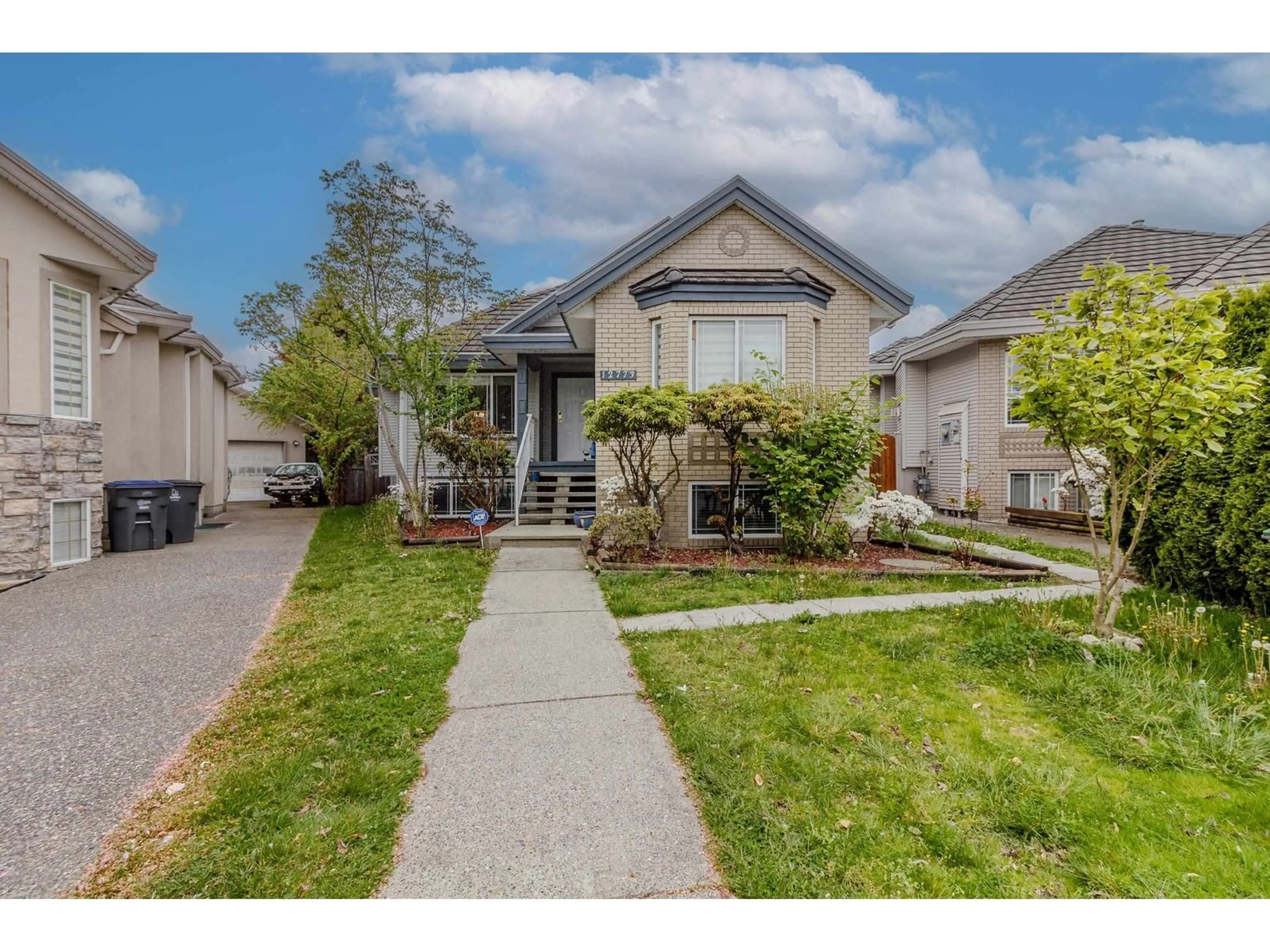 Home with vinyl exterior material, street for 12773 67, Surrey British Columbia V3W1G5