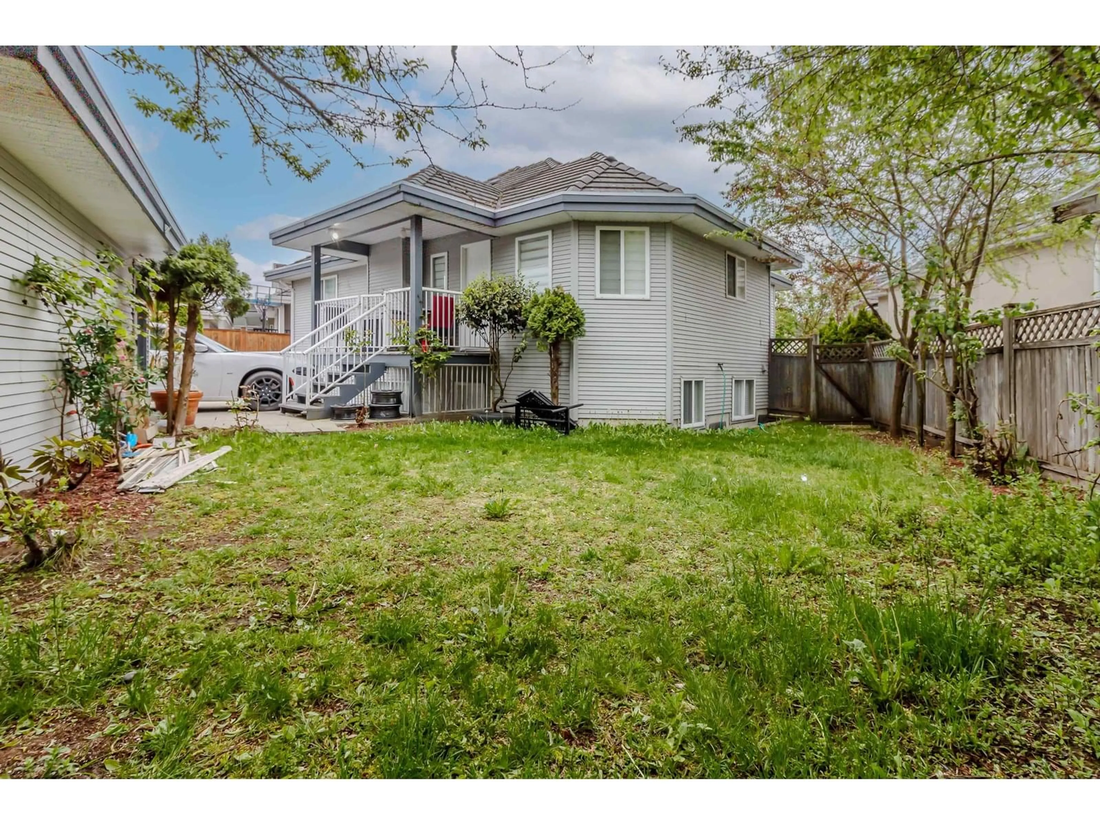 A pic from outside/outdoor area/front of a property/back of a property/a pic from drone, street for 12773 67, Surrey British Columbia V3W1G5