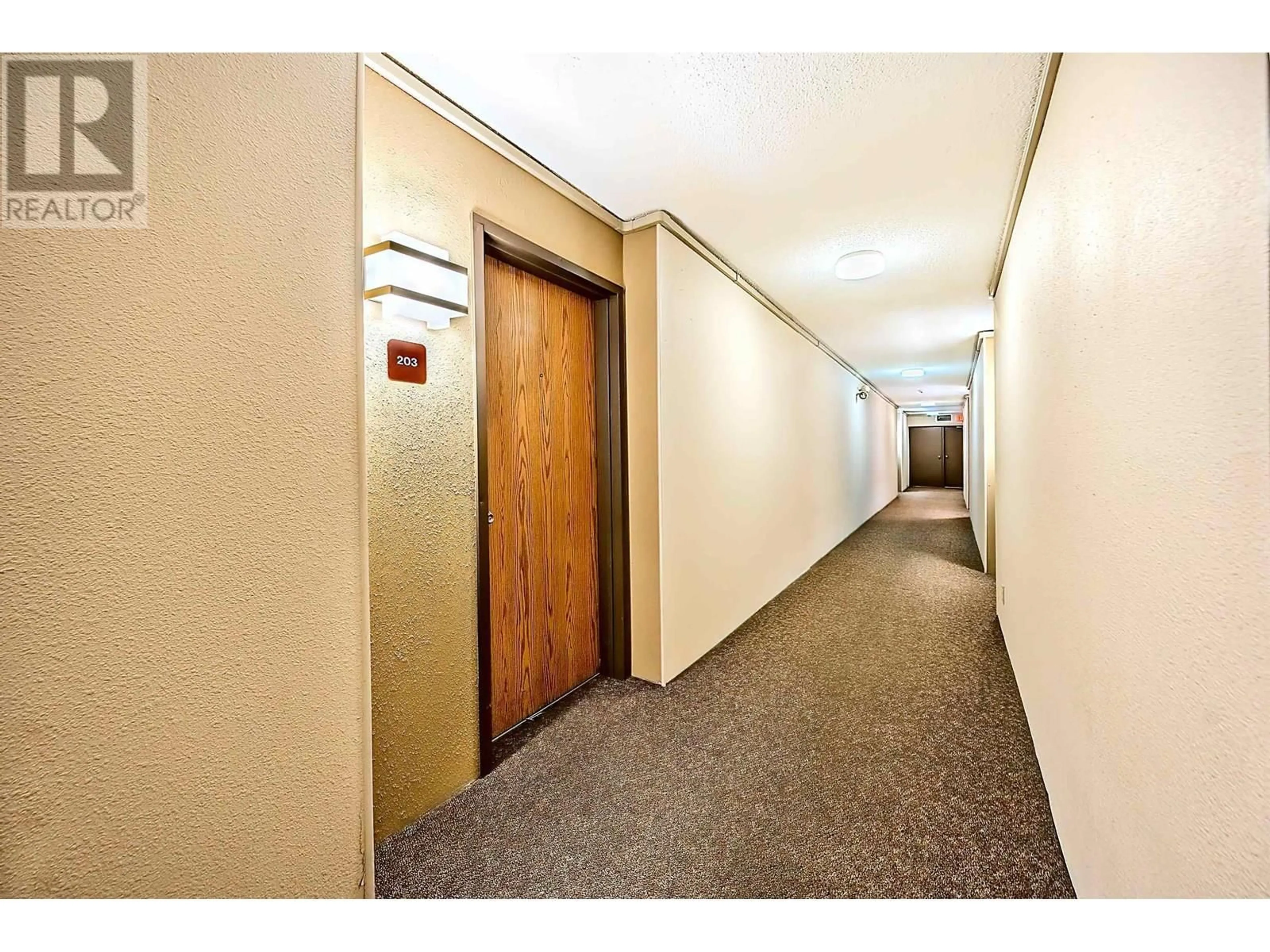 Indoor foyer for 203 - 8720 LANSDOWNE ROAD, Richmond British Columbia V6X1B9