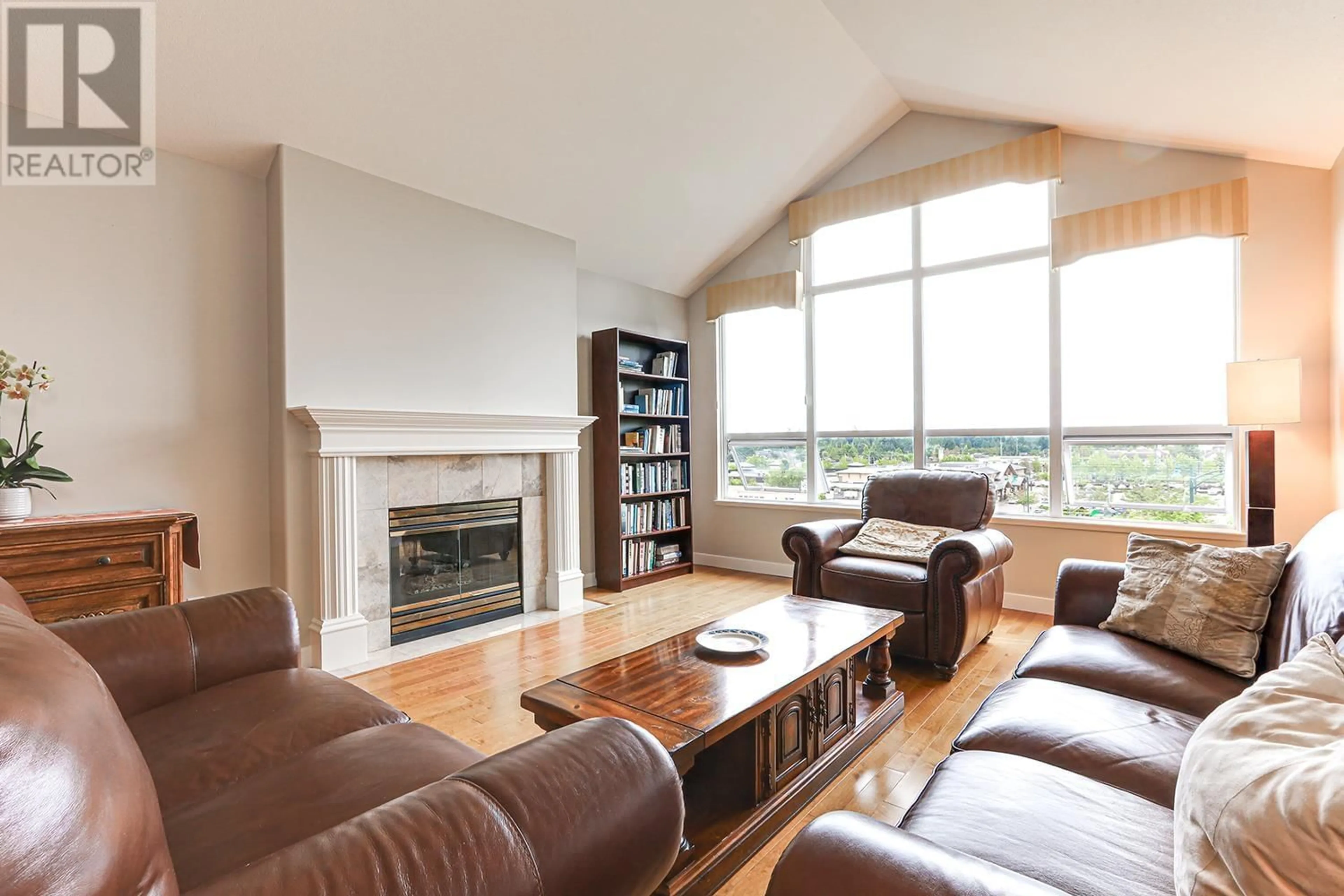 Living room with furniture, wood/laminate floor for 402 - 5500 13A AVENUE, Delta British Columbia V4M2E7