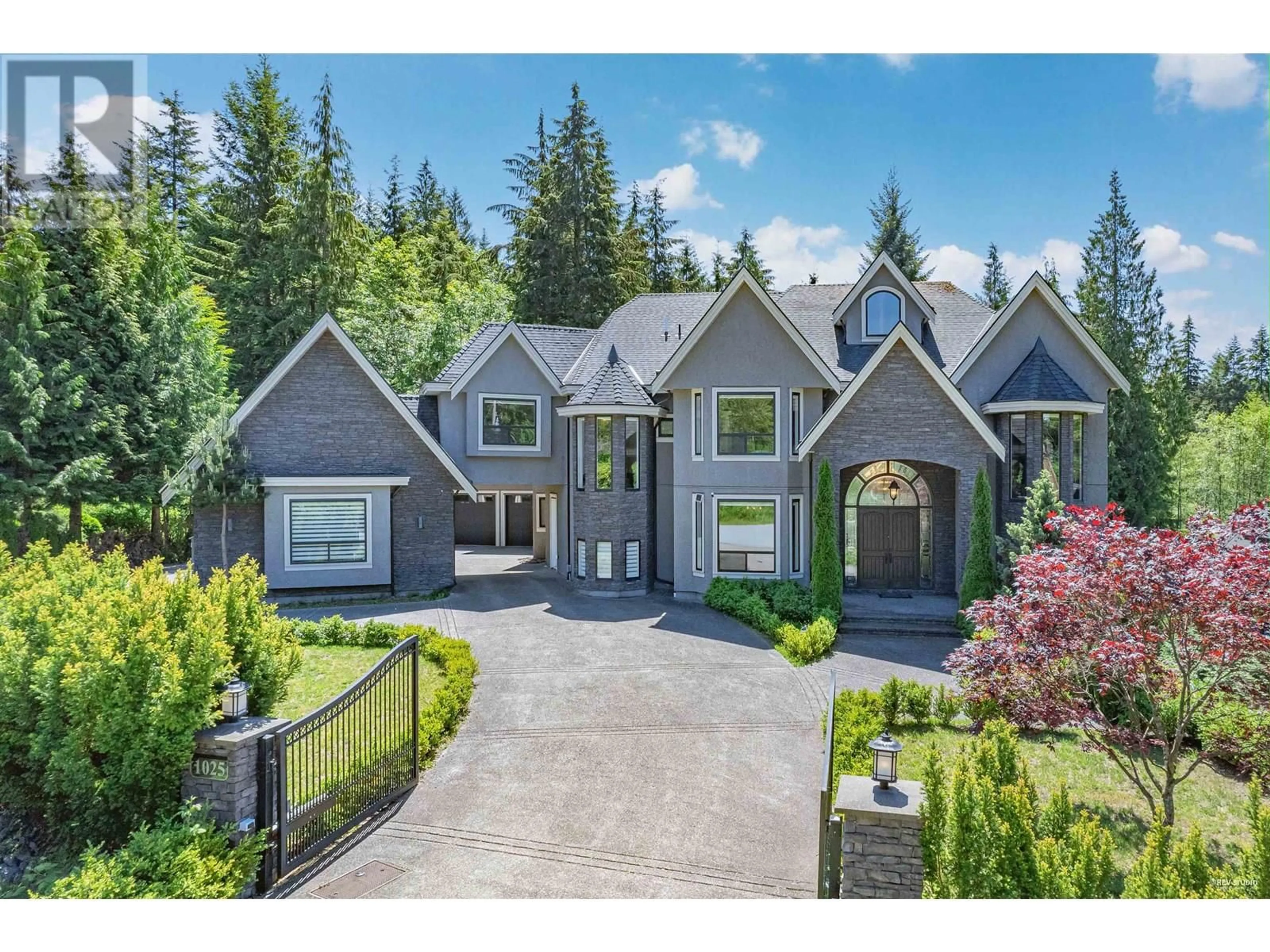 A pic from outside/outdoor area/front of a property/back of a property/a pic from drone, mountain view for 1025 THOMSON ROAD, Anmore British Columbia V3H4X9