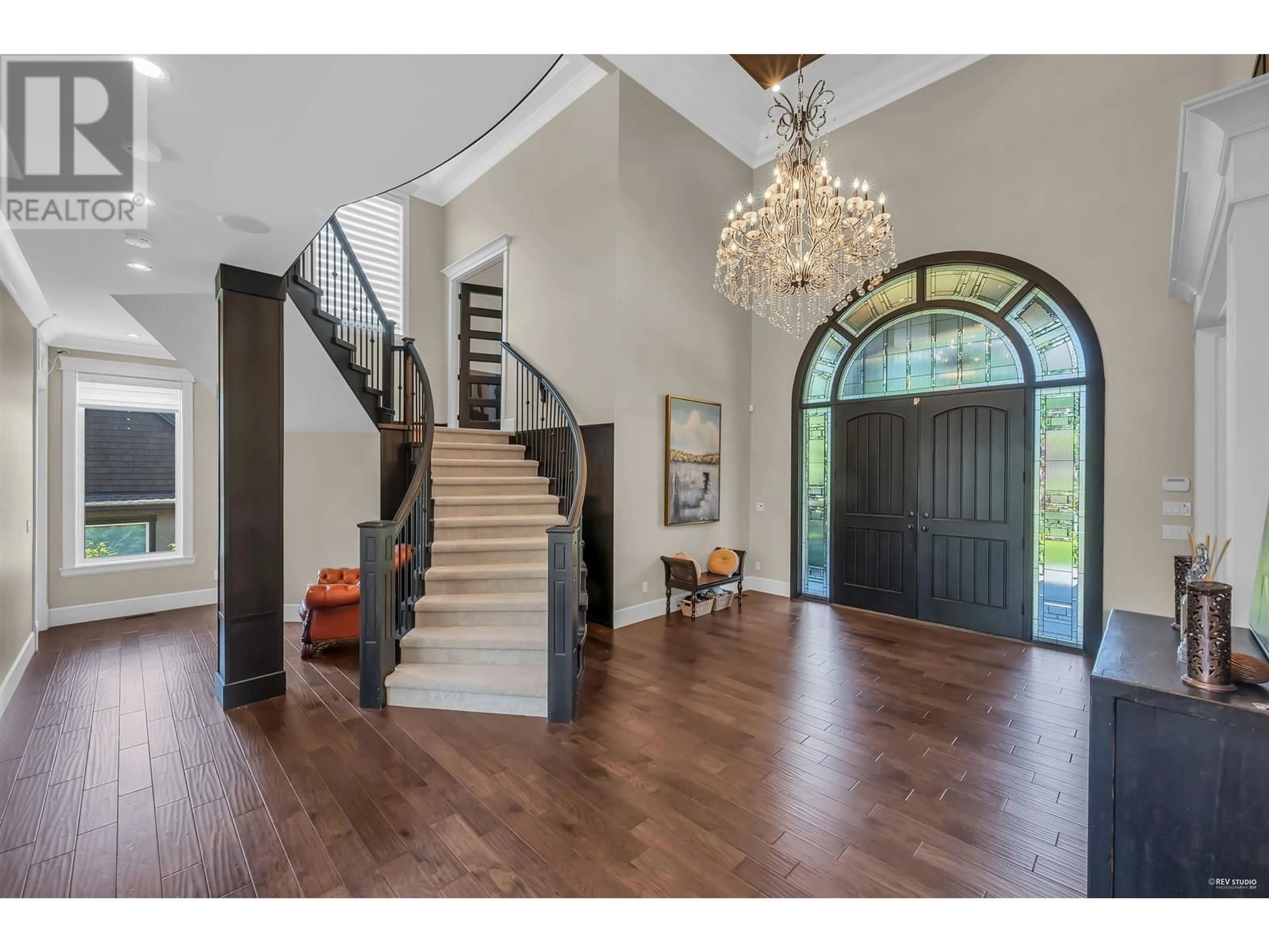 Indoor entryway for 1025 THOMSON ROAD, Anmore British Columbia V3H4X9