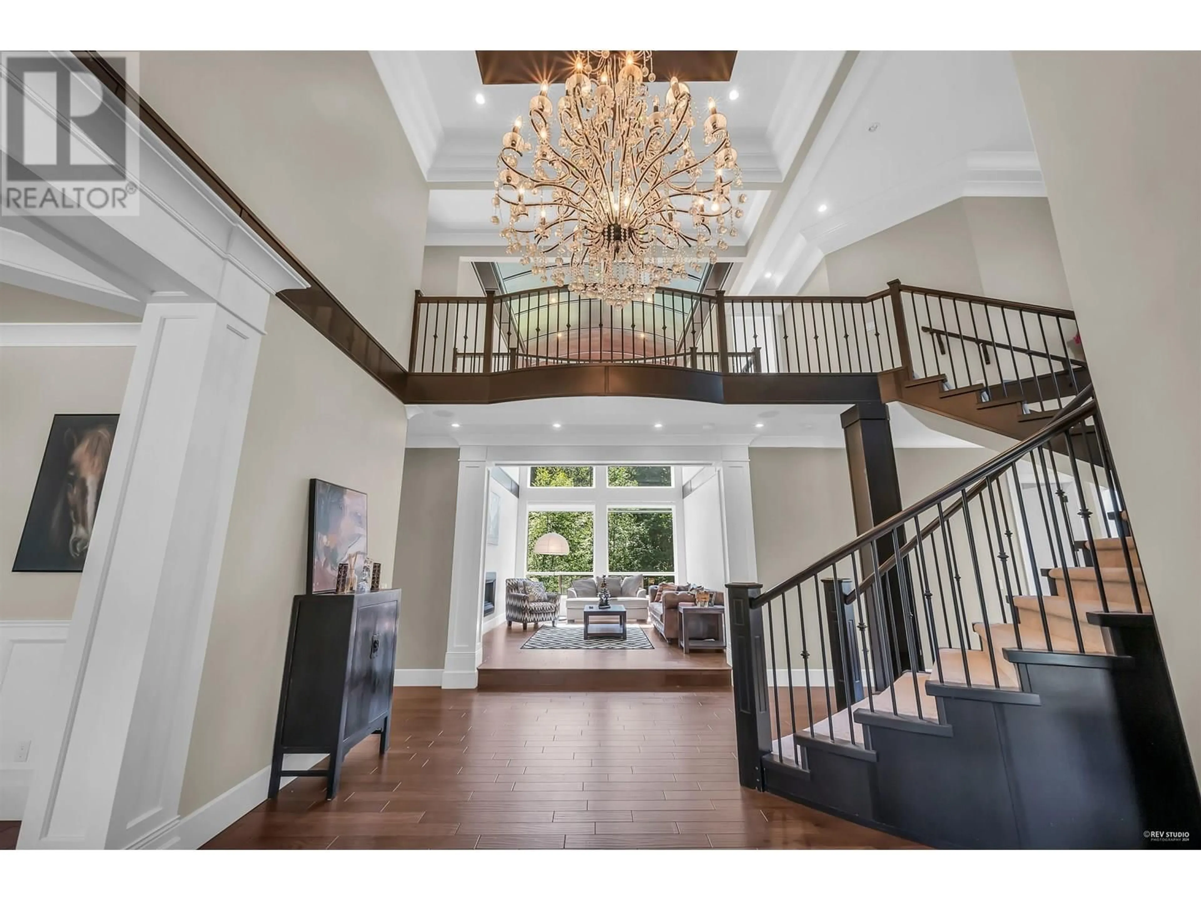 Indoor foyer for 1025 THOMSON ROAD, Anmore British Columbia V3H4X9