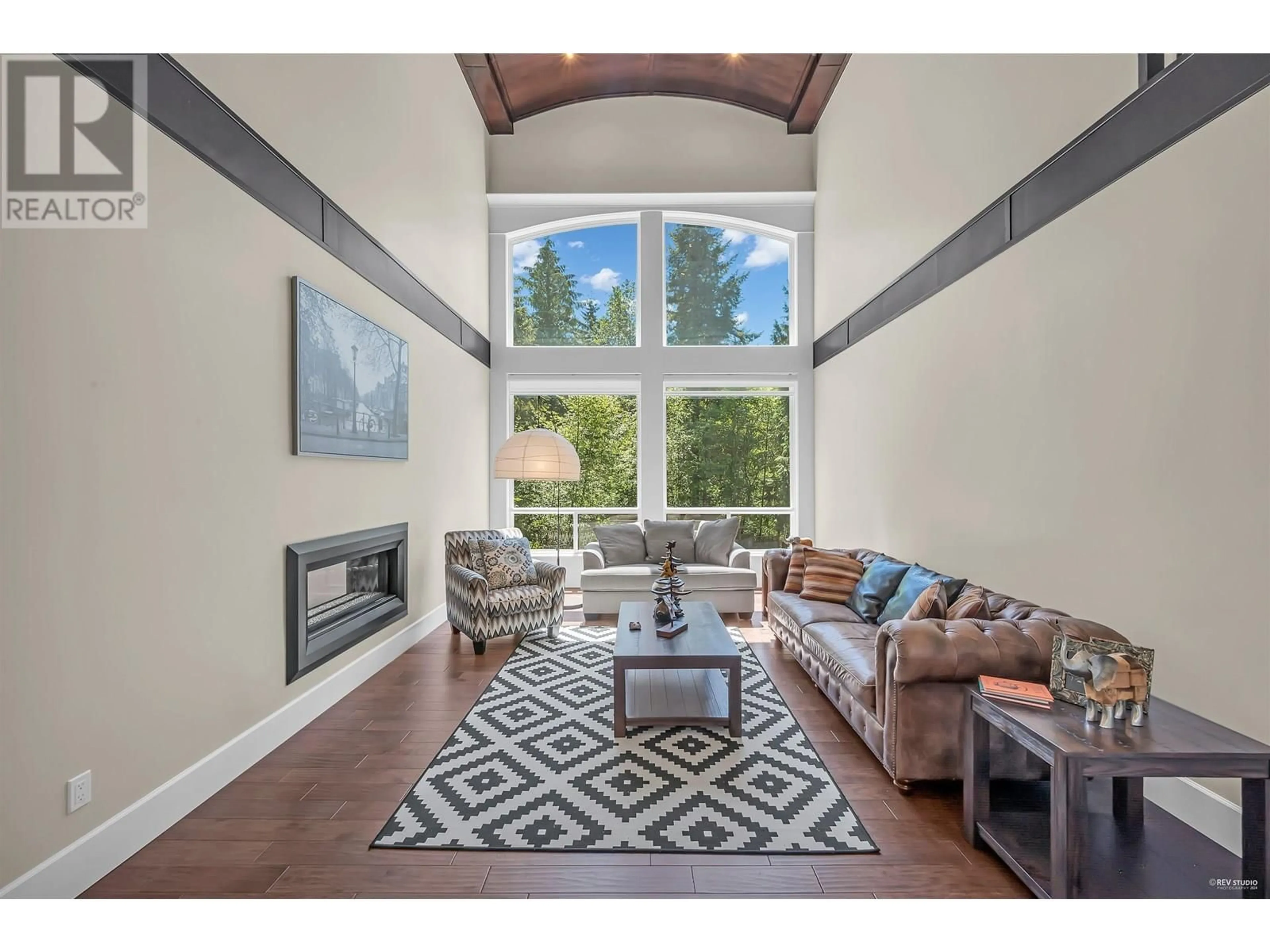 Living room with furniture, unknown for 1025 THOMSON ROAD, Anmore British Columbia V3H4X9