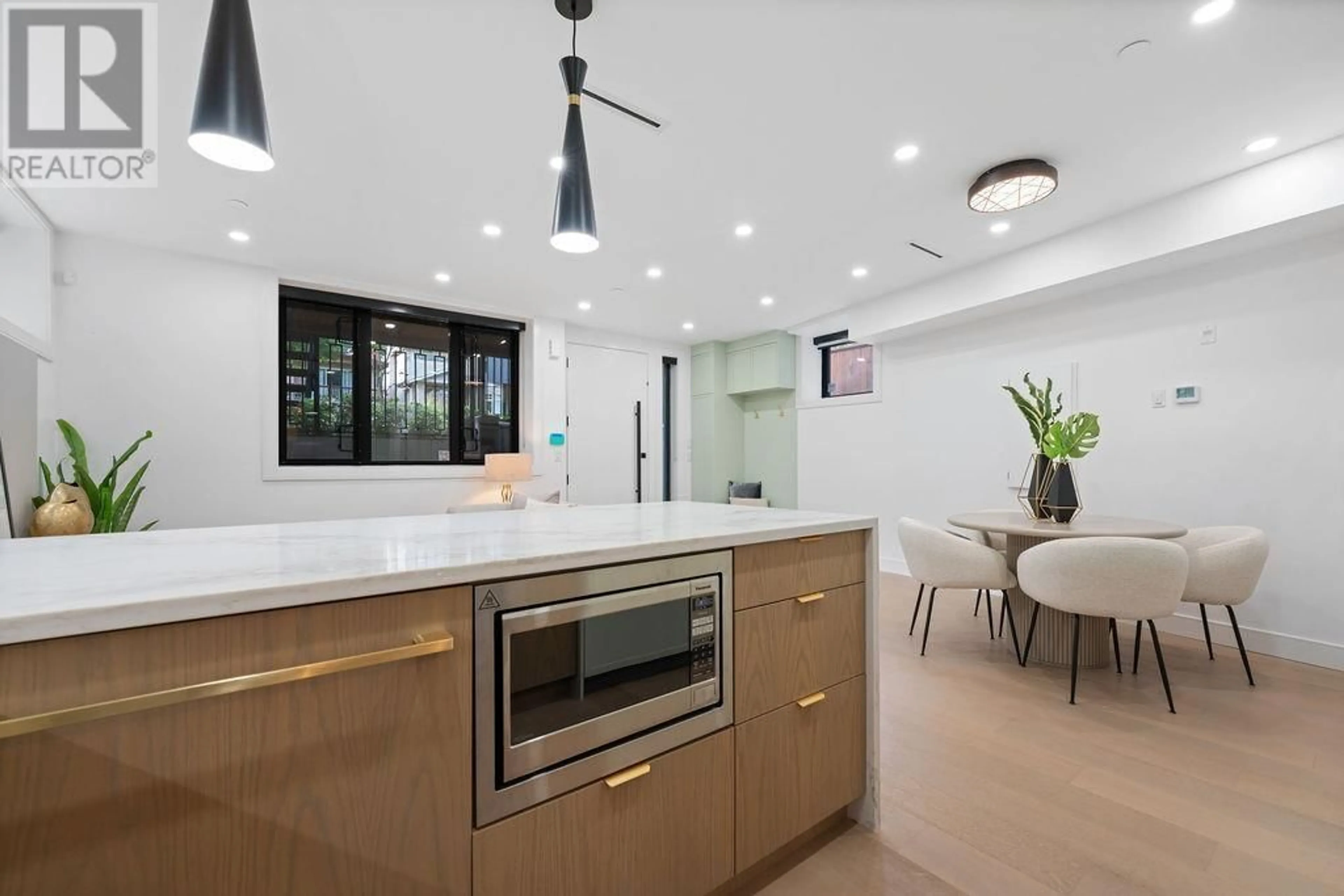Contemporary kitchen, unknown for 2 - 2282 8TH AVENUE, Vancouver British Columbia V5N1V5