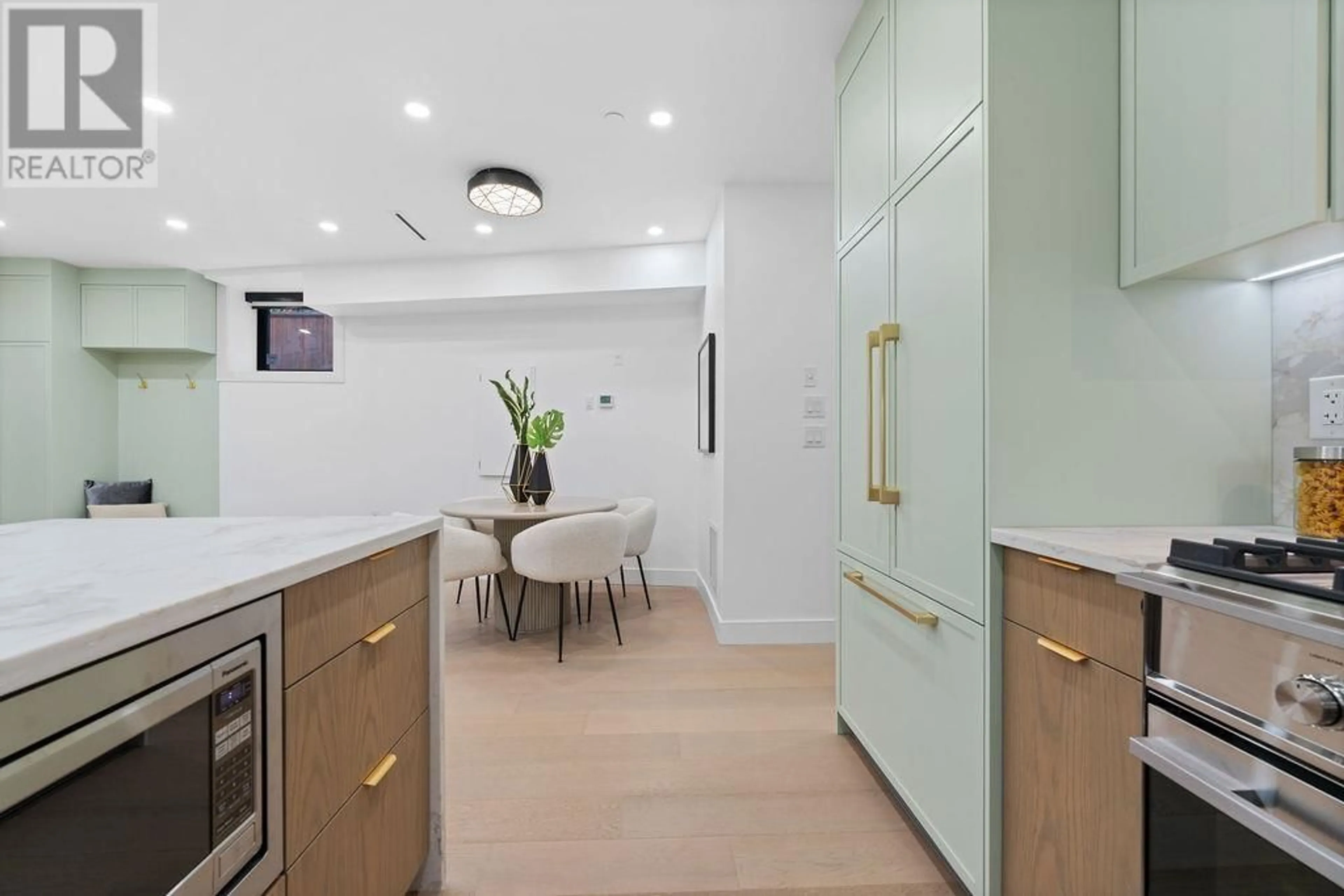 Contemporary kitchen, unknown for 2 - 2282 8TH AVENUE, Vancouver British Columbia V5N1V5