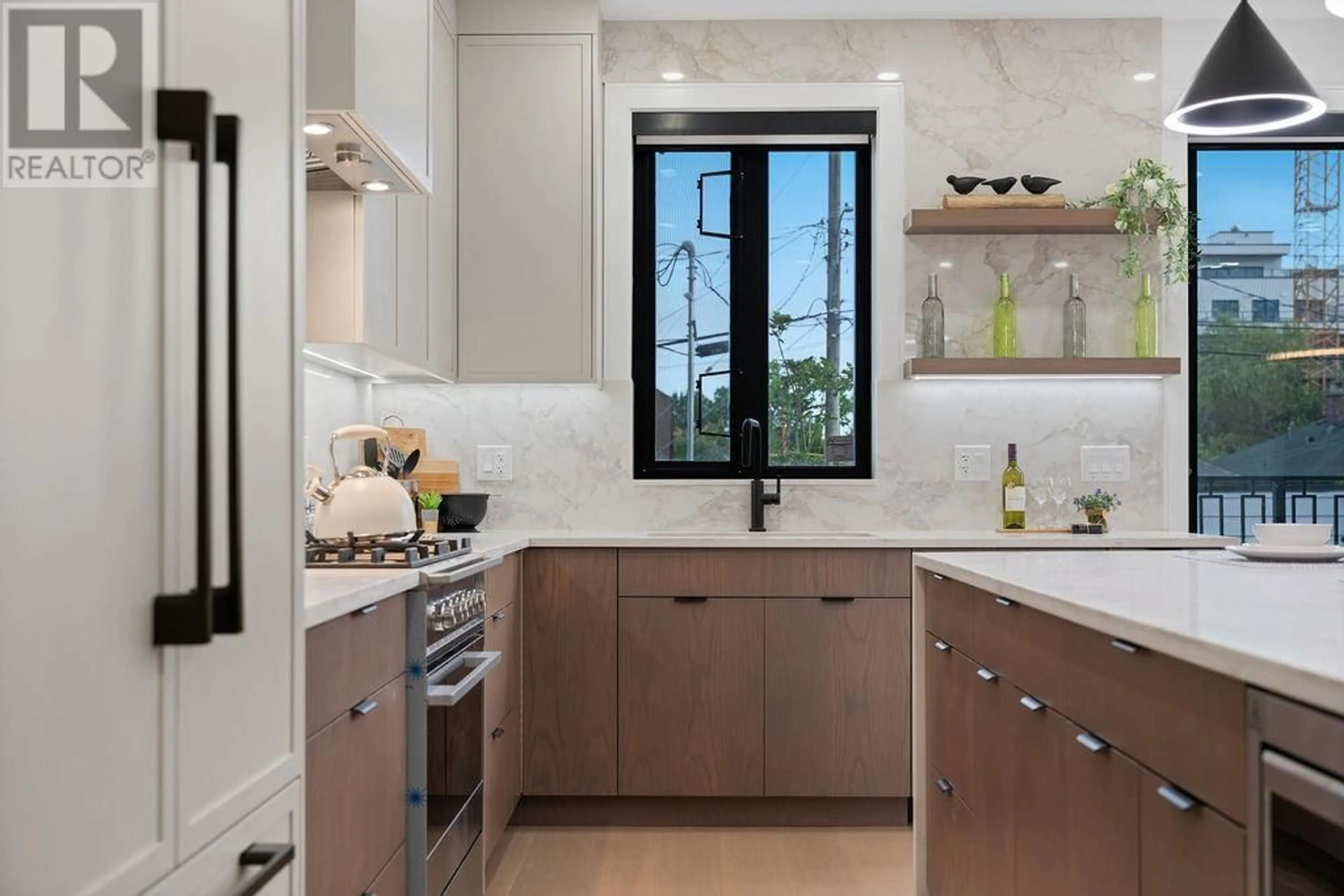 Contemporary kitchen, ceramic/tile floor for 3 - 2282 8TH AVENUE, Vancouver British Columbia V5N1V5