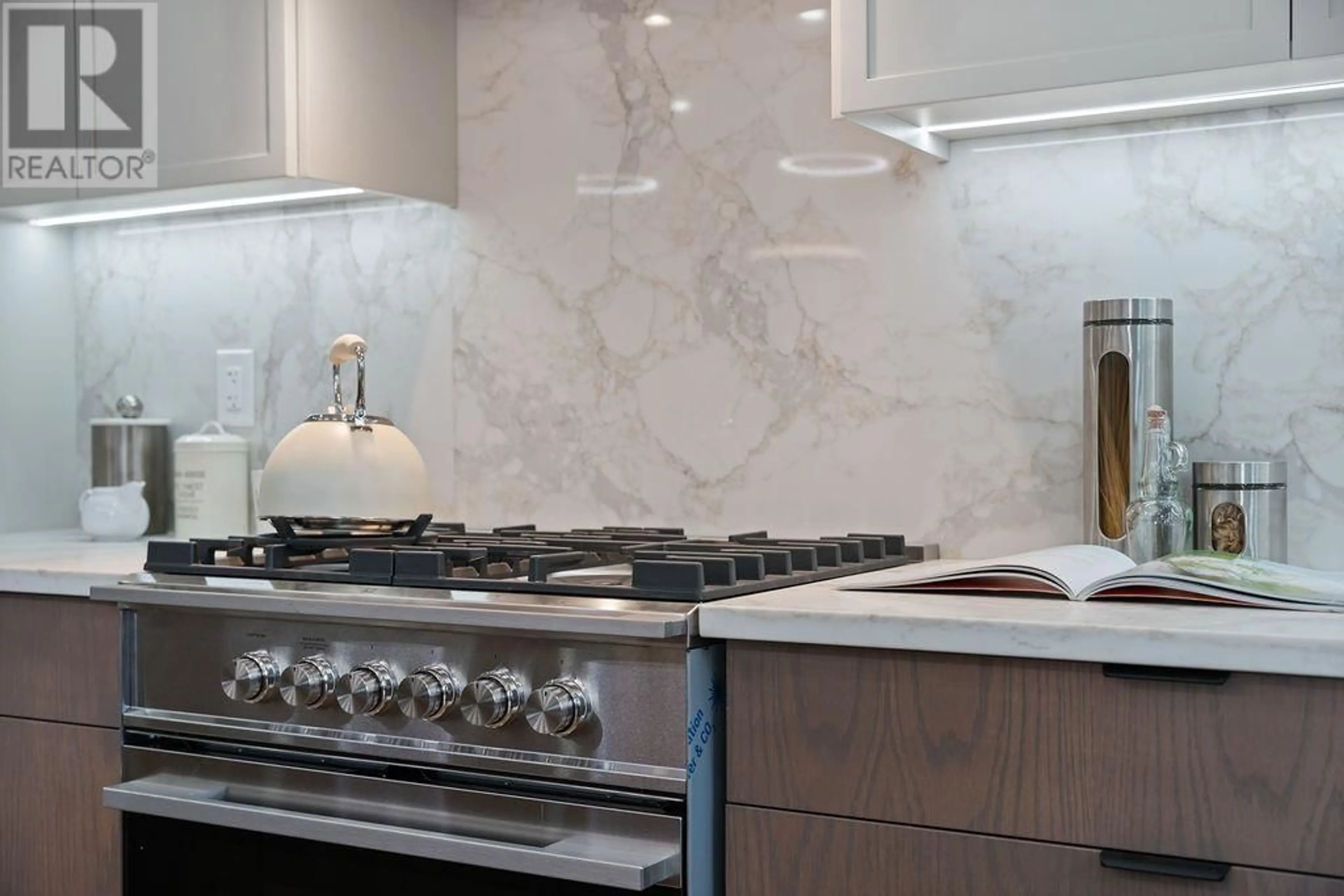 Contemporary kitchen, ceramic/tile floor for 3 - 2282 8TH AVENUE, Vancouver British Columbia V5N1V5