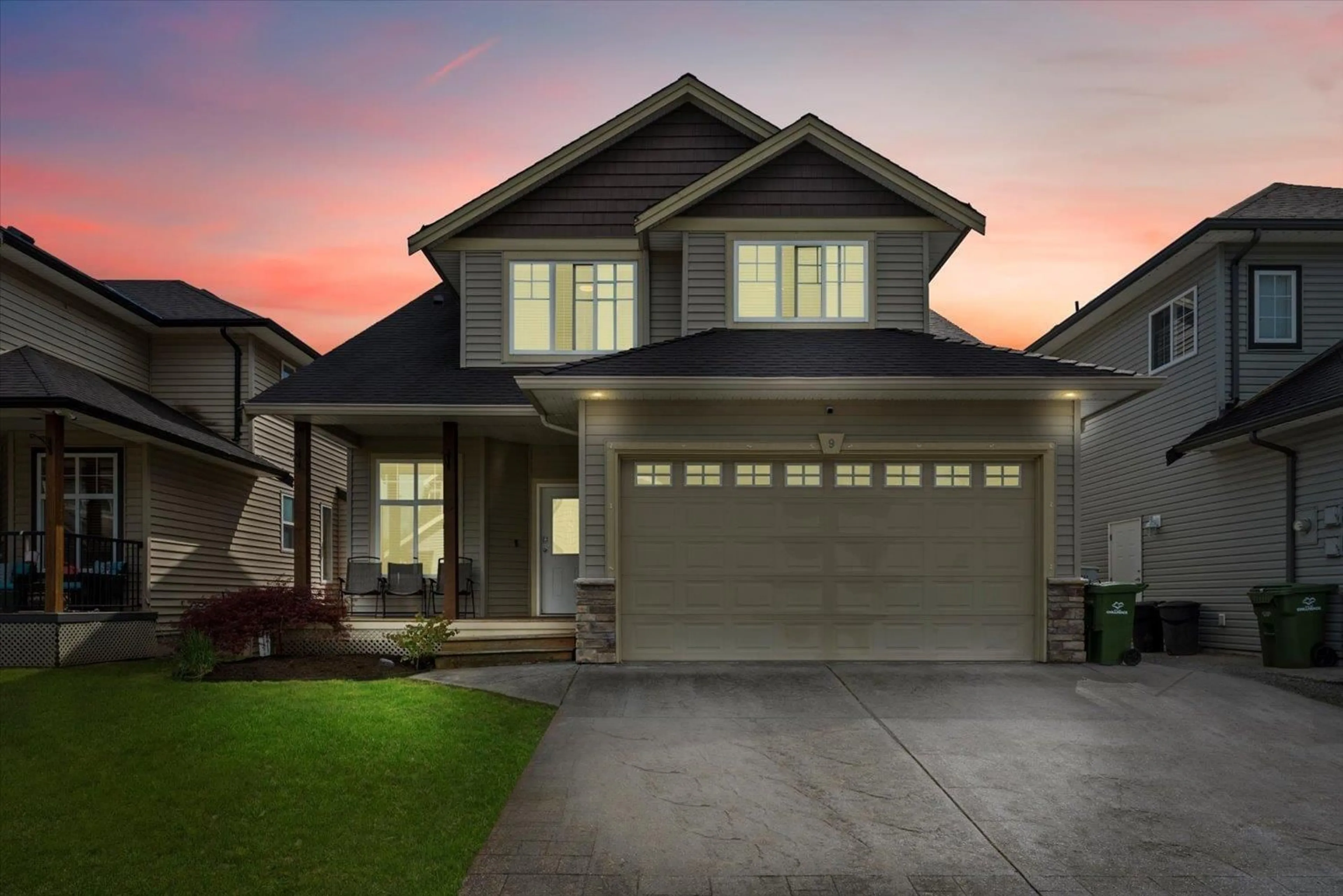 Home with vinyl exterior material, street for 9 - 5545 PEACH ROAD, Chilliwack British Columbia V2R5Y5
