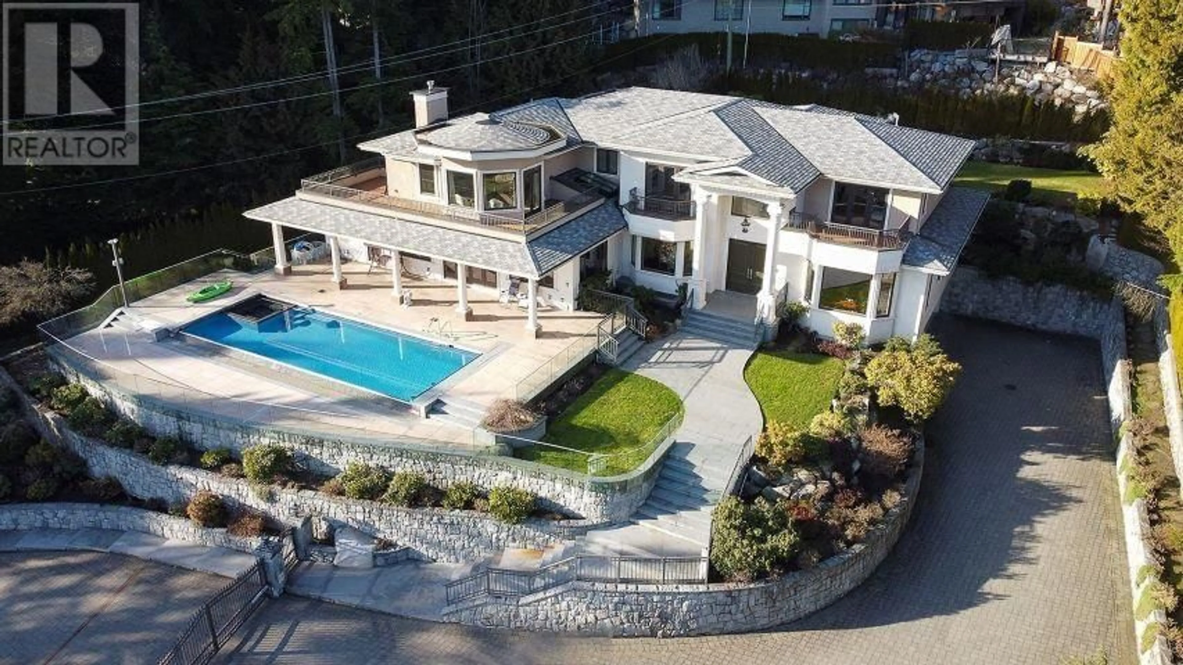 A pic from outside/outdoor area/front of a property/back of a property/a pic from drone, unknown for 1167 EYREMOUNT DRIVE, West Vancouver British Columbia V7S3J6