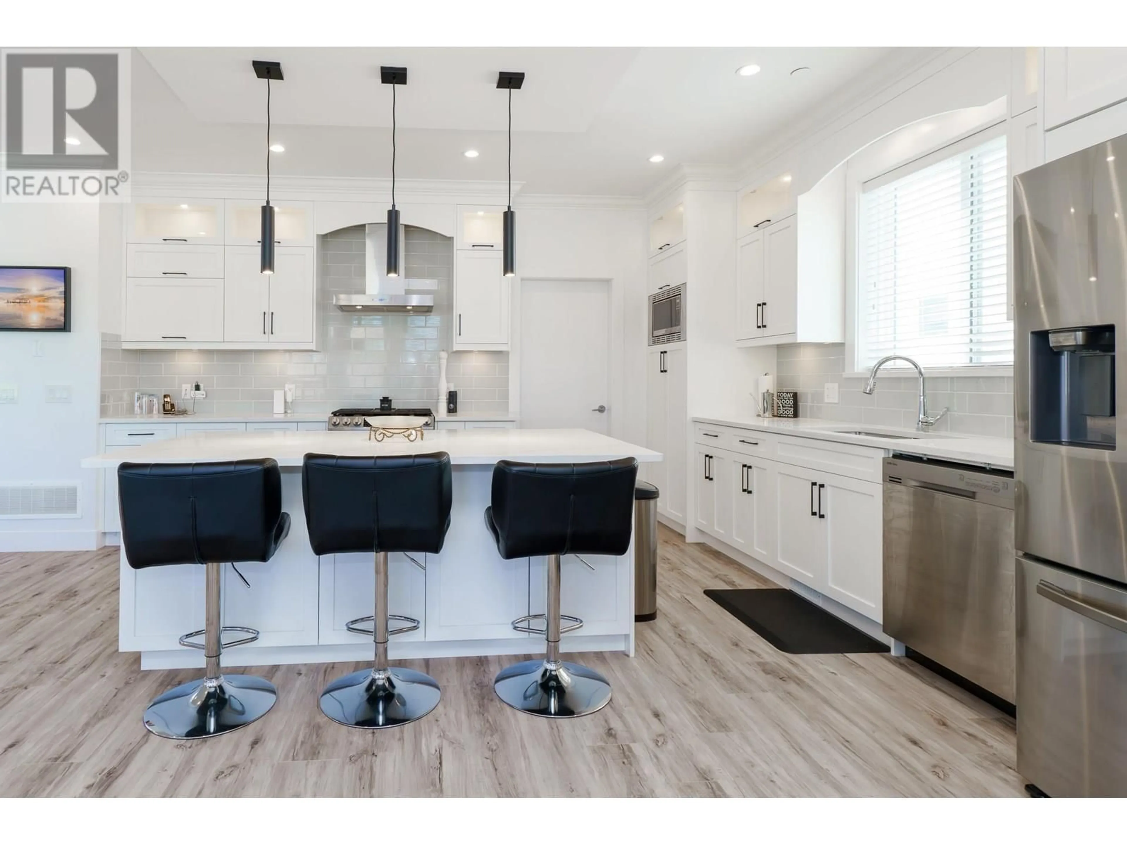 Contemporary kitchen, wood/laminate floor for 10891 MORRISETTE PLACE, Maple Ridge British Columbia V2W1G8