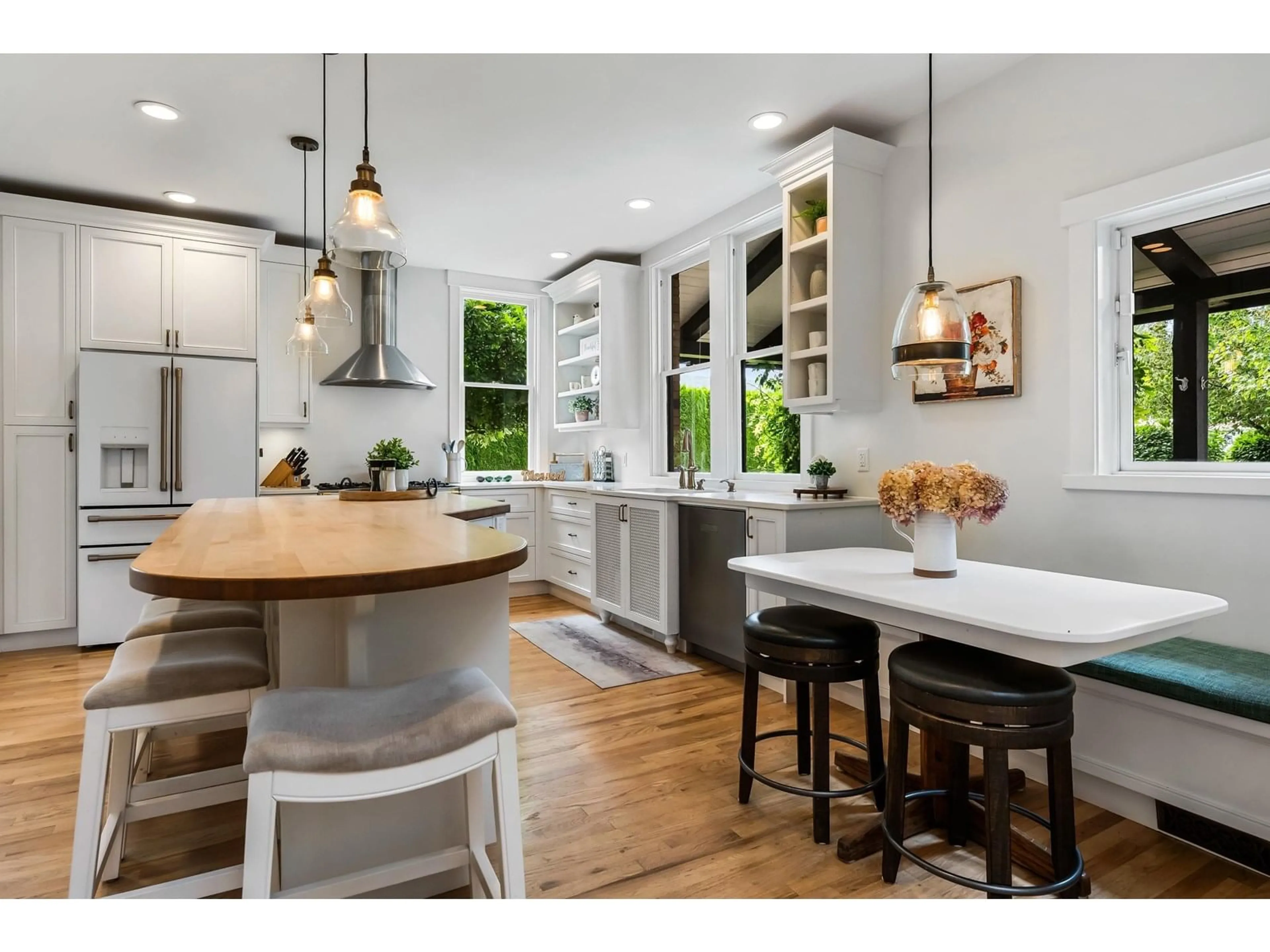 Open concept kitchen, unknown for 34884 CLAYBURN, Abbotsford British Columbia V2S7Y9