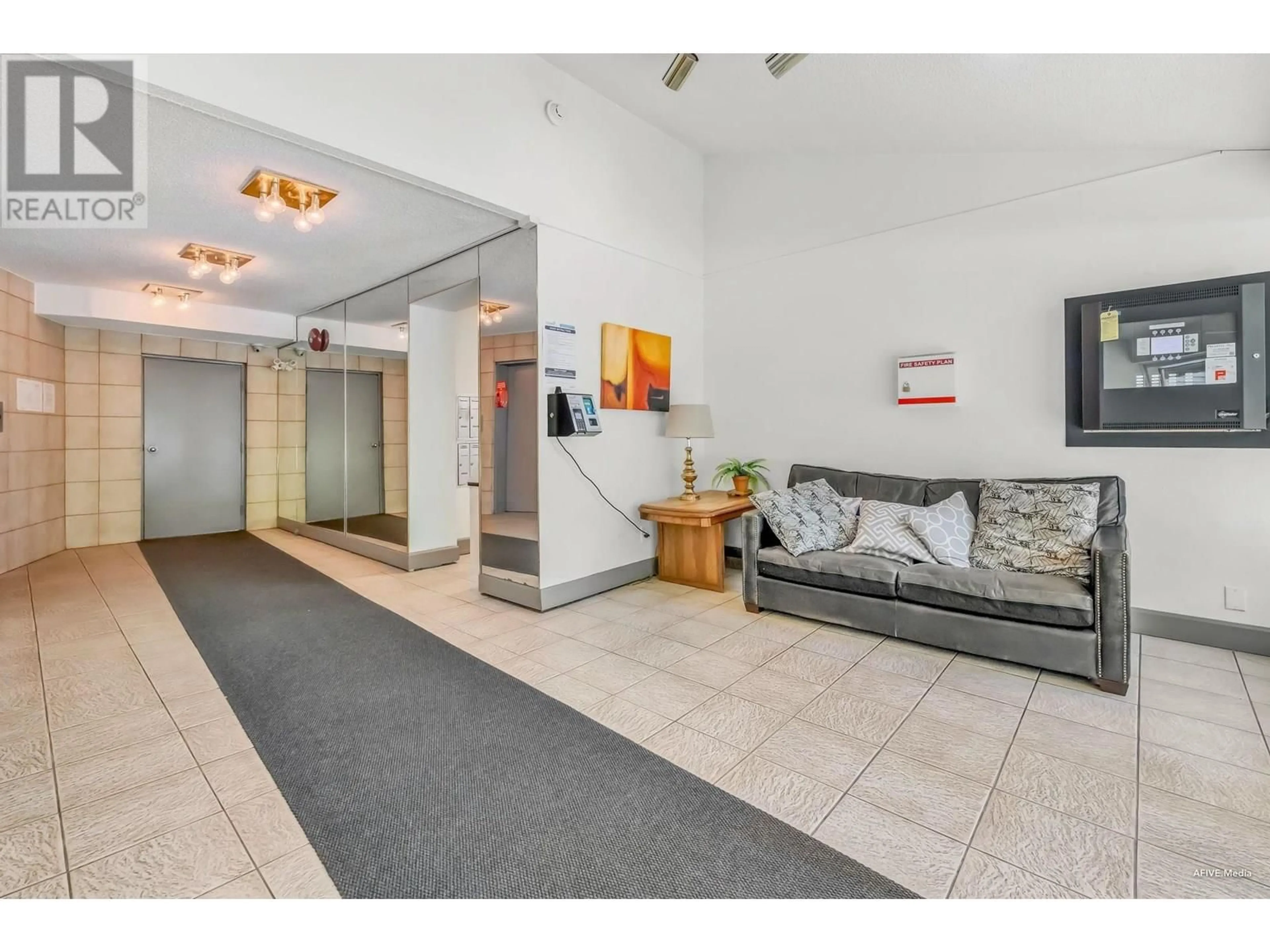Indoor foyer for 205 - 8740 CITATION DRIVE, Richmond British Columbia V6Y3A3