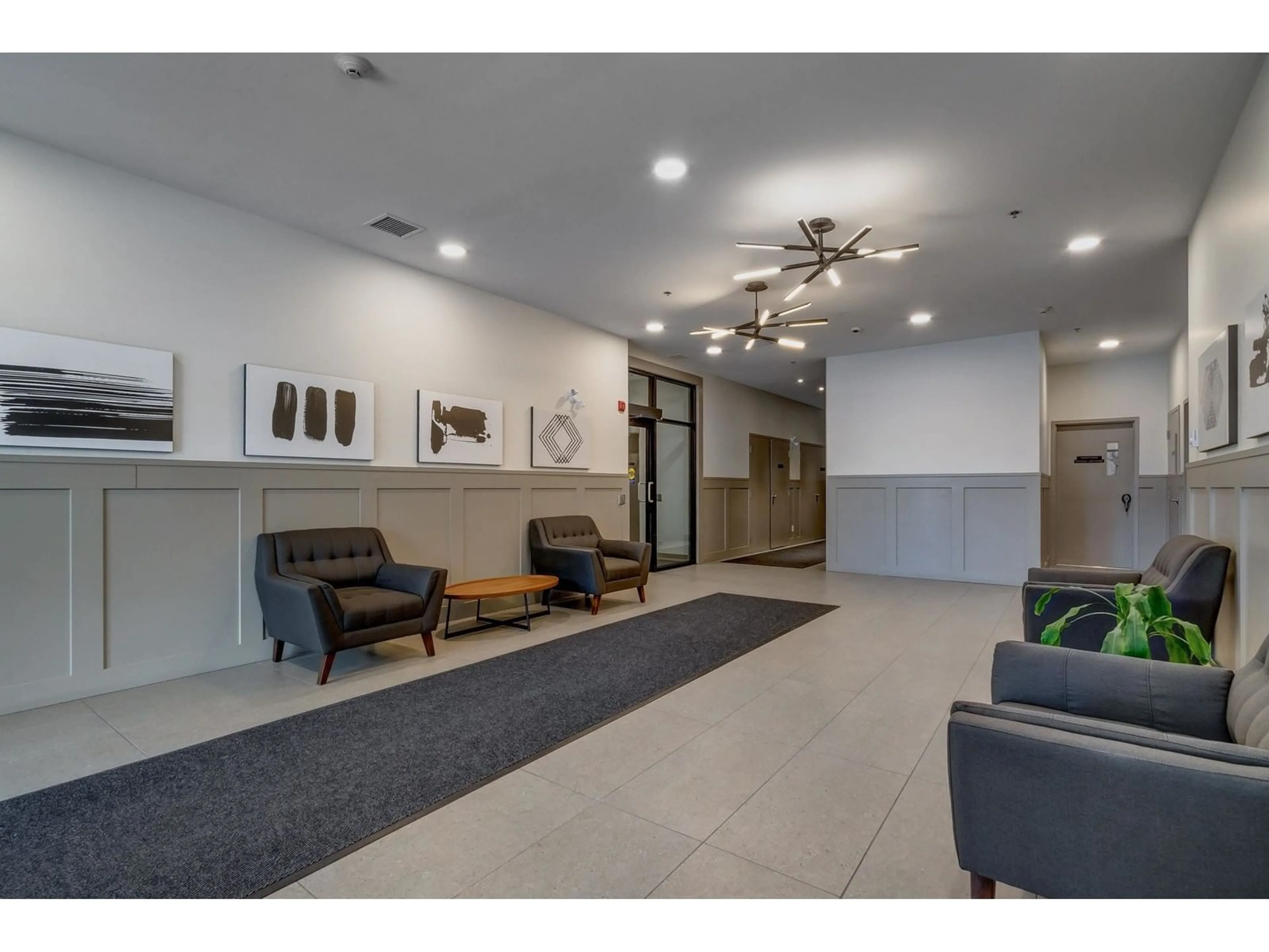 Indoor foyer for 409 - 2493 MONTROSE, Abbotsford British Columbia V2S0L4