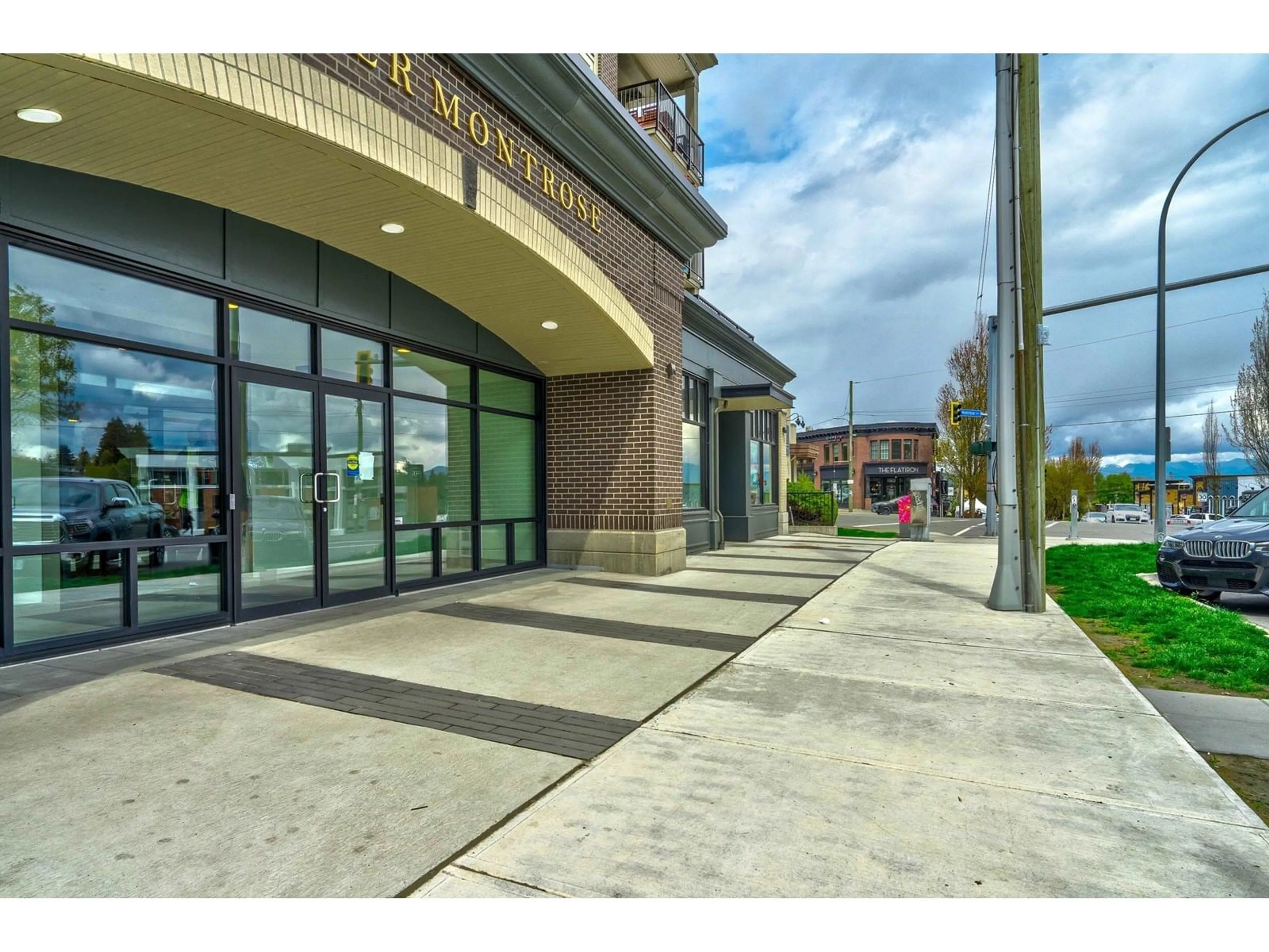 Indoor foyer for 409 - 2493 MONTROSE, Abbotsford British Columbia V2S0L4