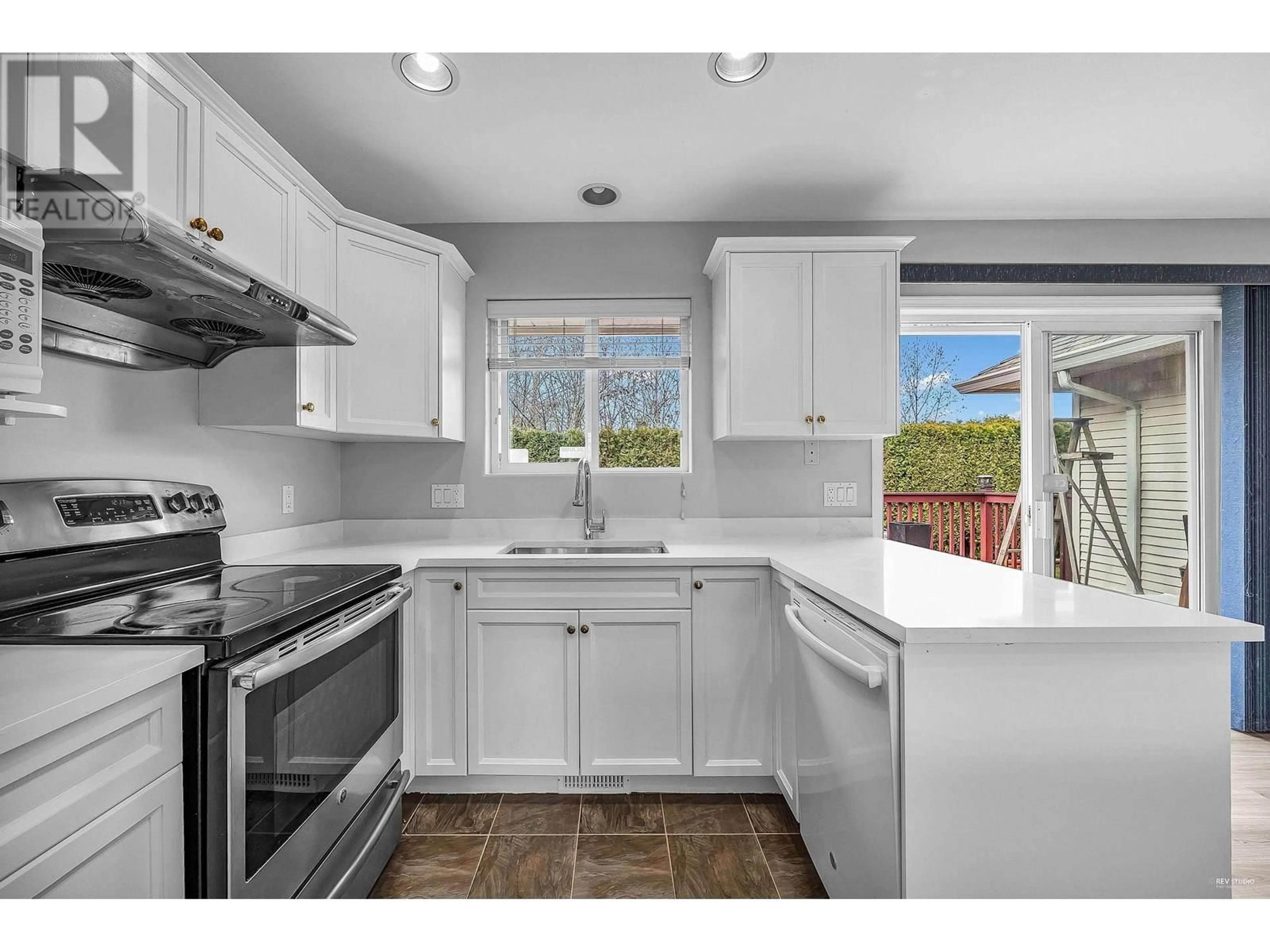 Standard kitchen, unknown for 23800 122 AVENUE, Maple Ridge British Columbia V4R1N2