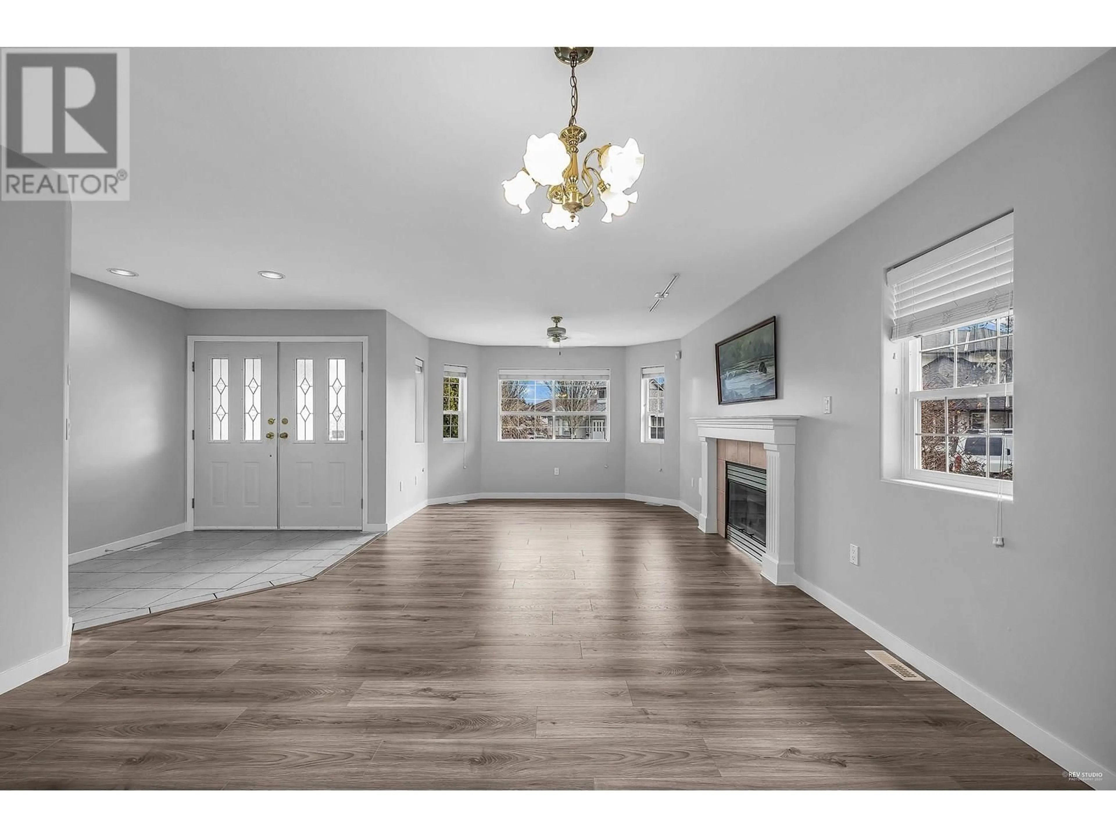 Indoor entryway for 23800 122 AVENUE, Maple Ridge British Columbia V4R1N2