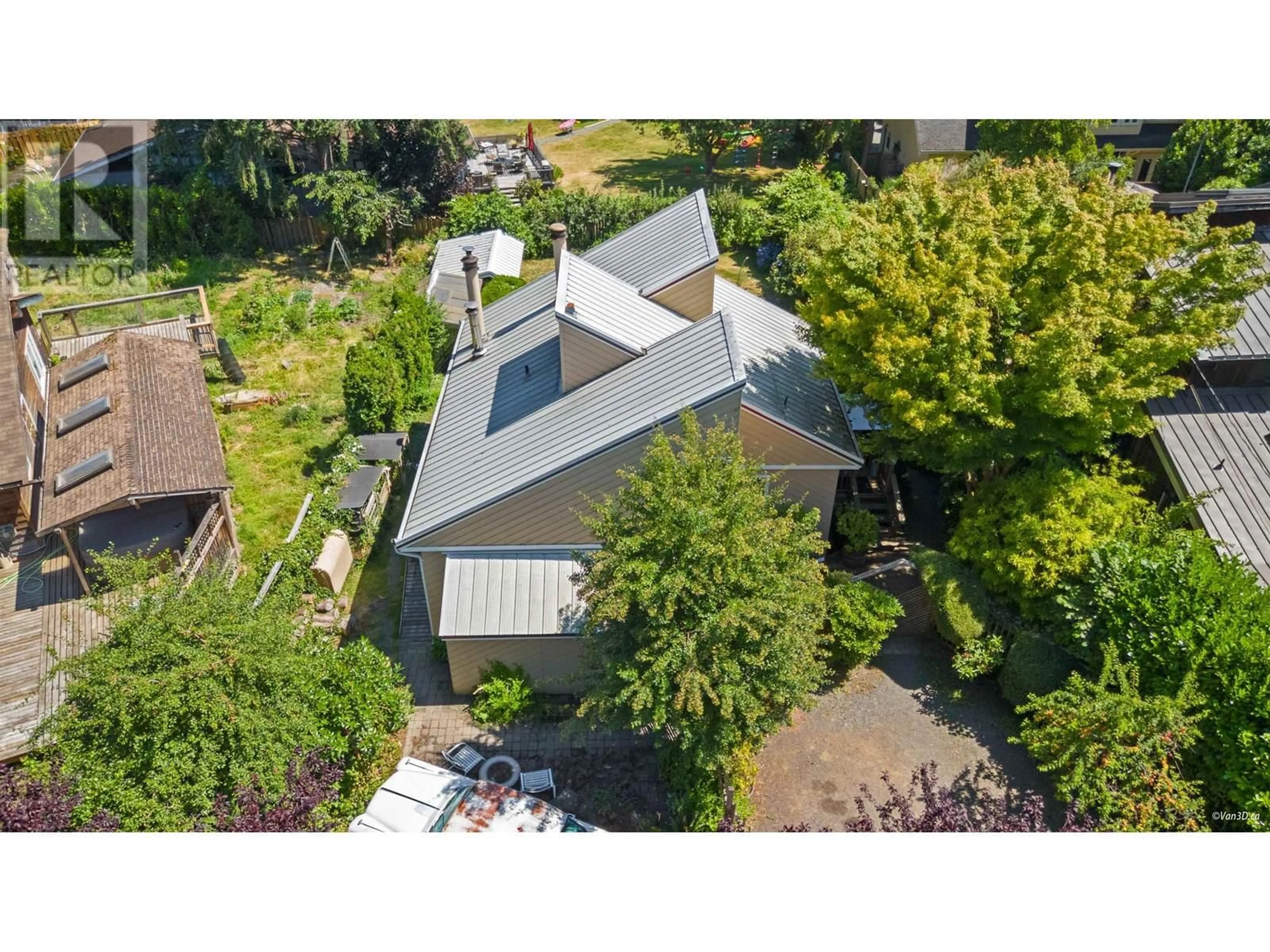 A pic from outside/outdoor area/front of a property/back of a property/a pic from drone, unknown for 1115 LENORA ROAD, Bowen Island British Columbia V0N1G1
