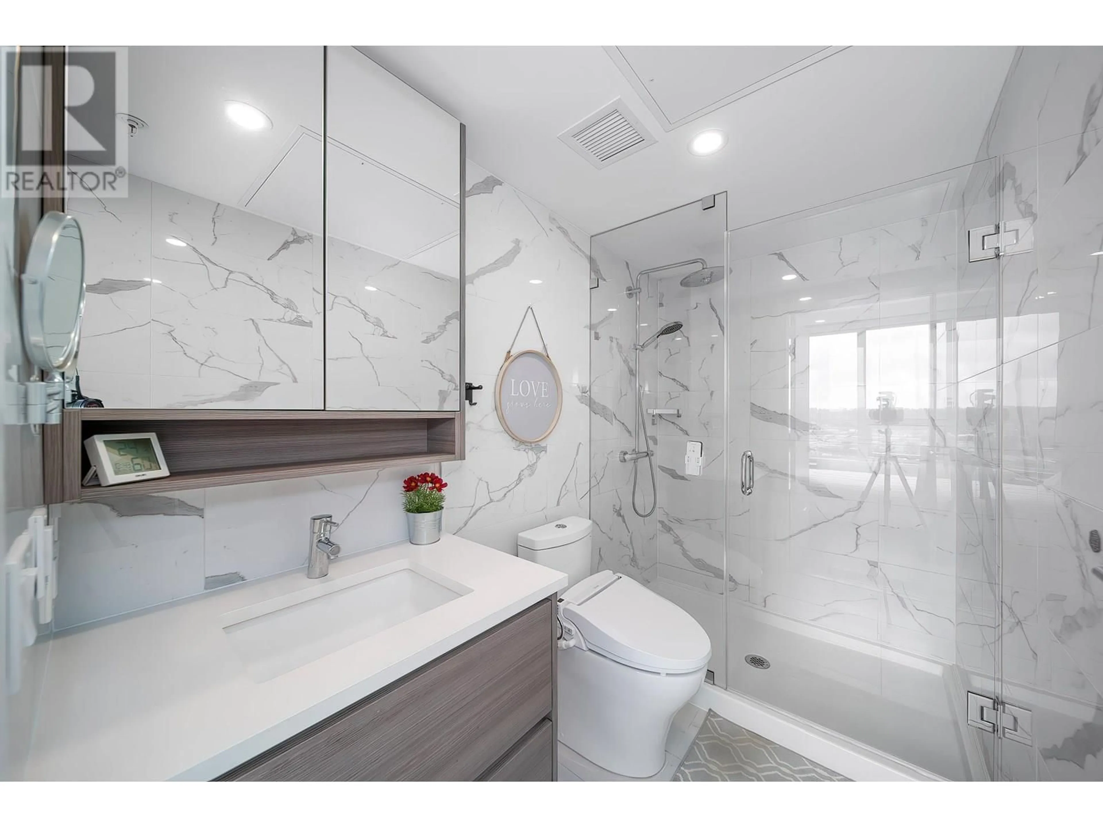 Contemporary bathroom, ceramic/tile floor for 2506 - 823 CARNARVON STREET, New Westminster British Columbia V3M0N5