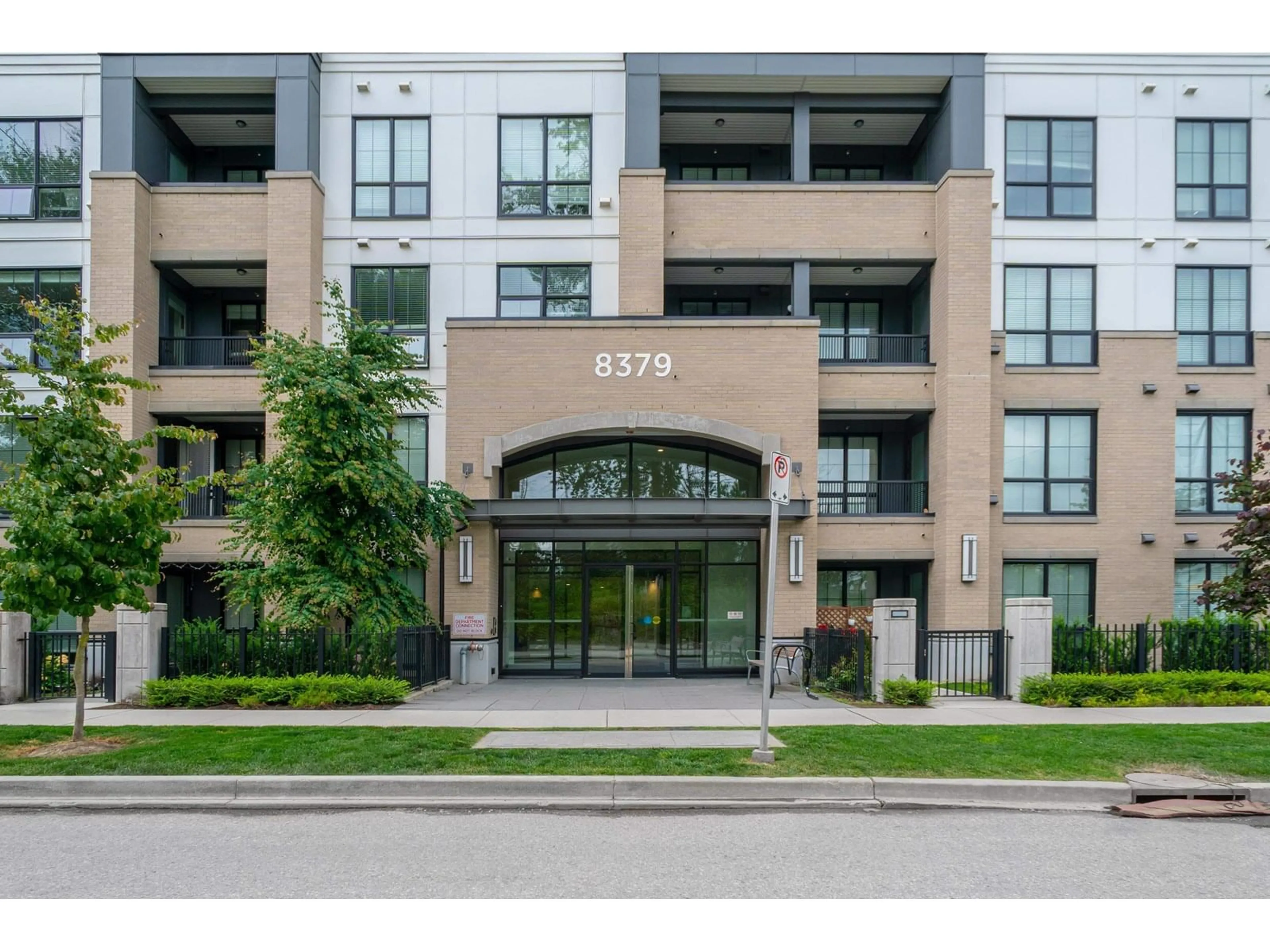 Indoor foyer for 409 - 8379 201, Langley British Columbia V2Y3S6