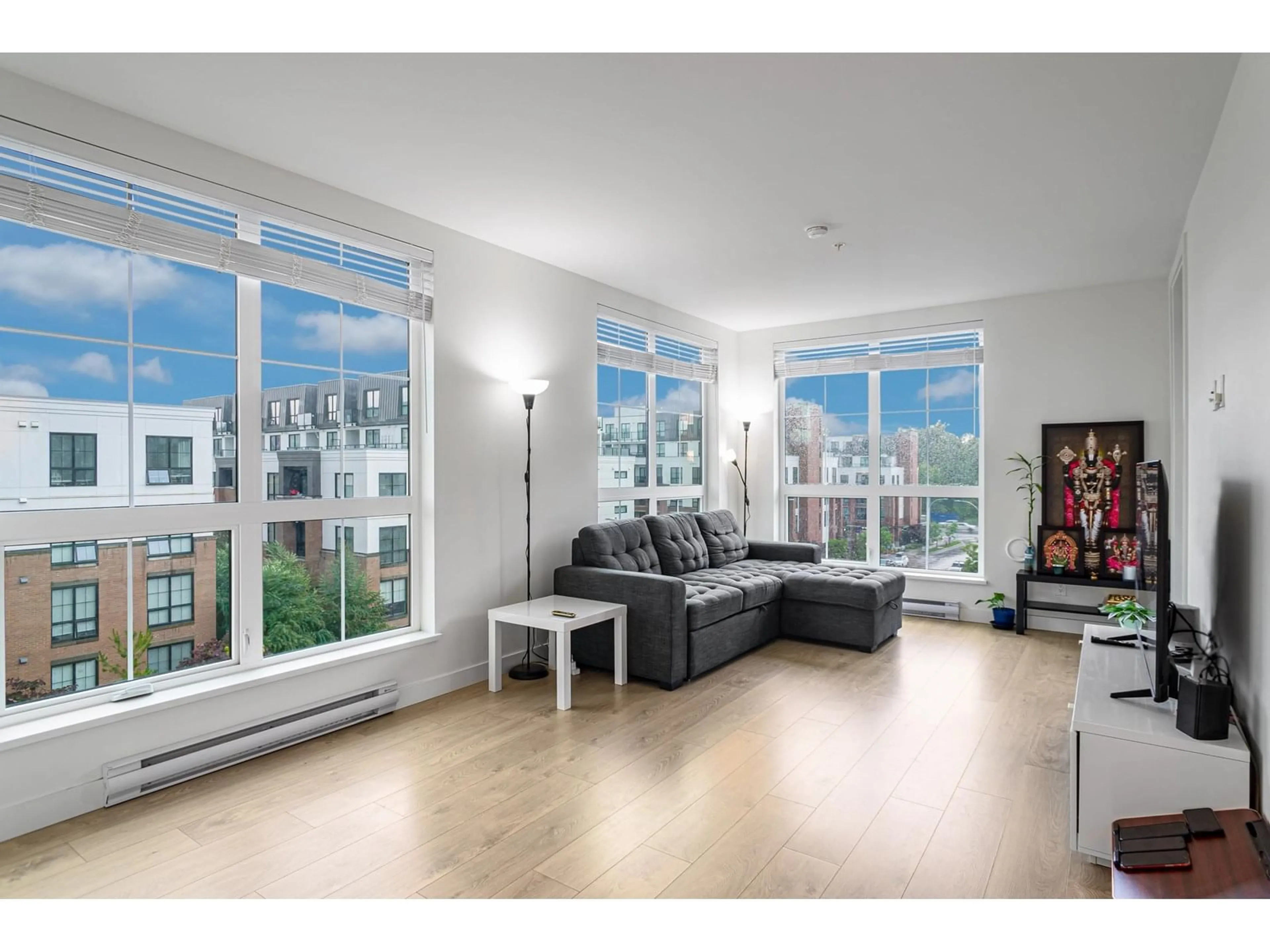 Living room with furniture, unknown for 409 - 8379 201, Langley British Columbia V2Y3S6