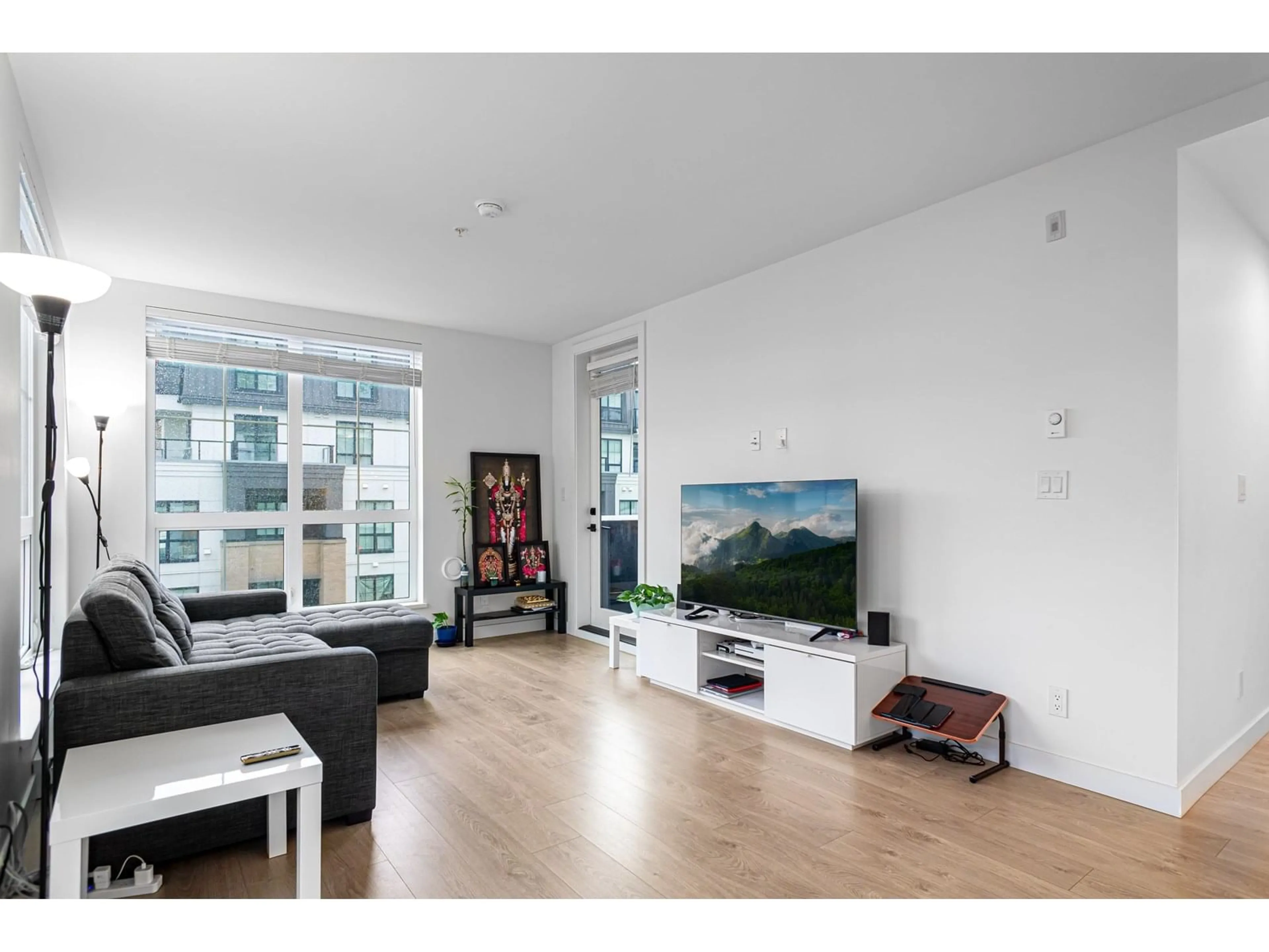 Living room with furniture, unknown for 409 - 8379 201, Langley British Columbia V2Y3S6