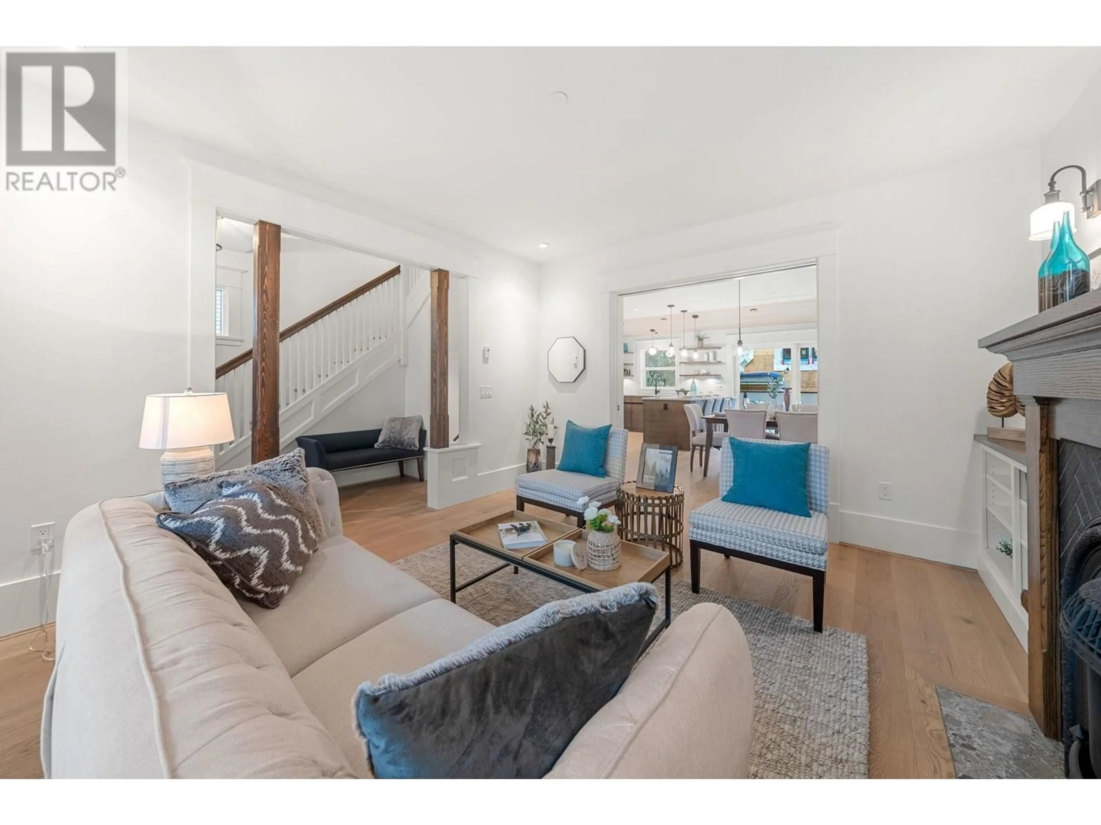 Living room with furniture, wood/laminate floor for 2592 ETON STREET, Vancouver British Columbia V5K1J7