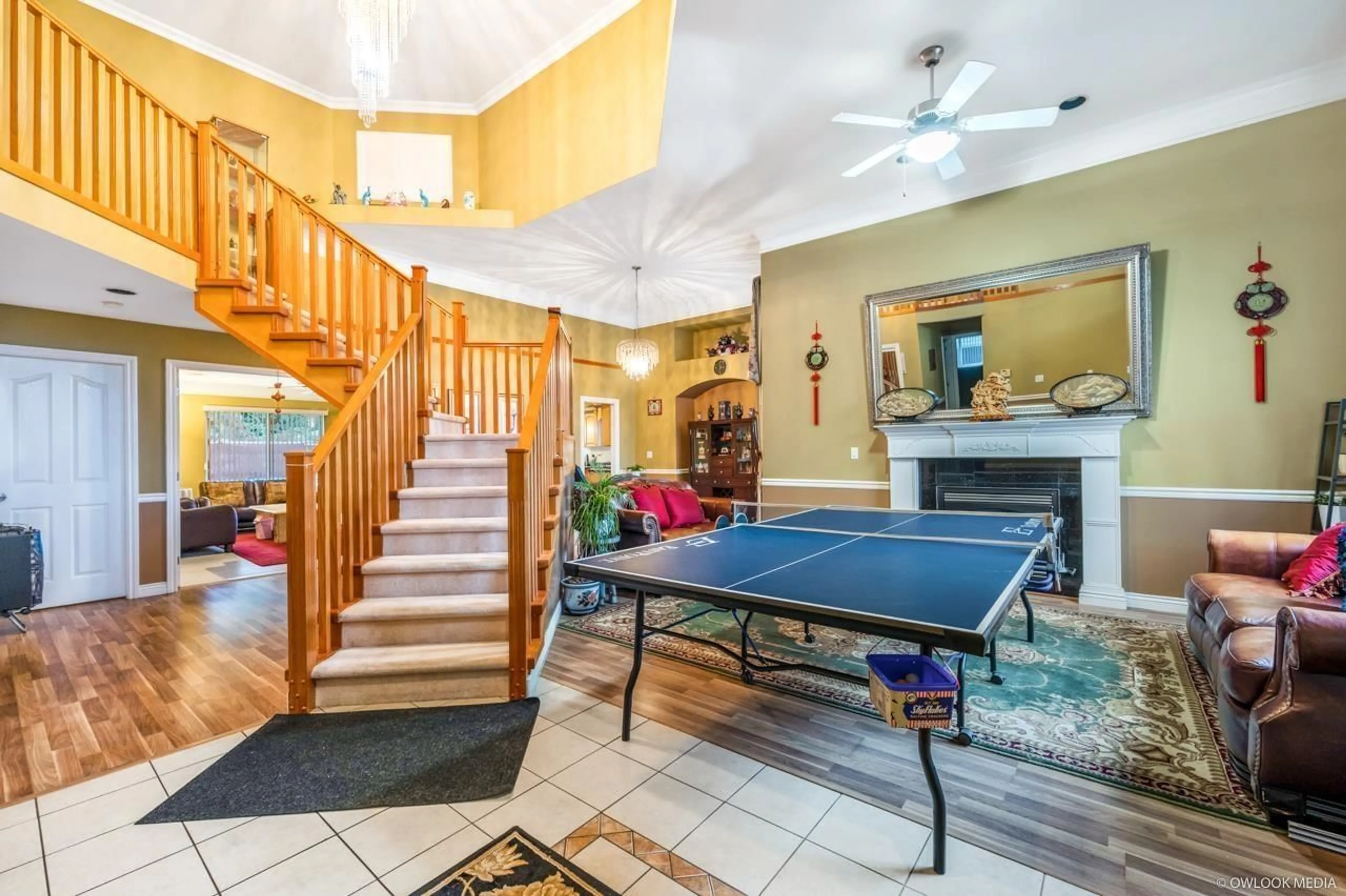 Indoor foyer for 10028 130, Surrey British Columbia V3T5X5