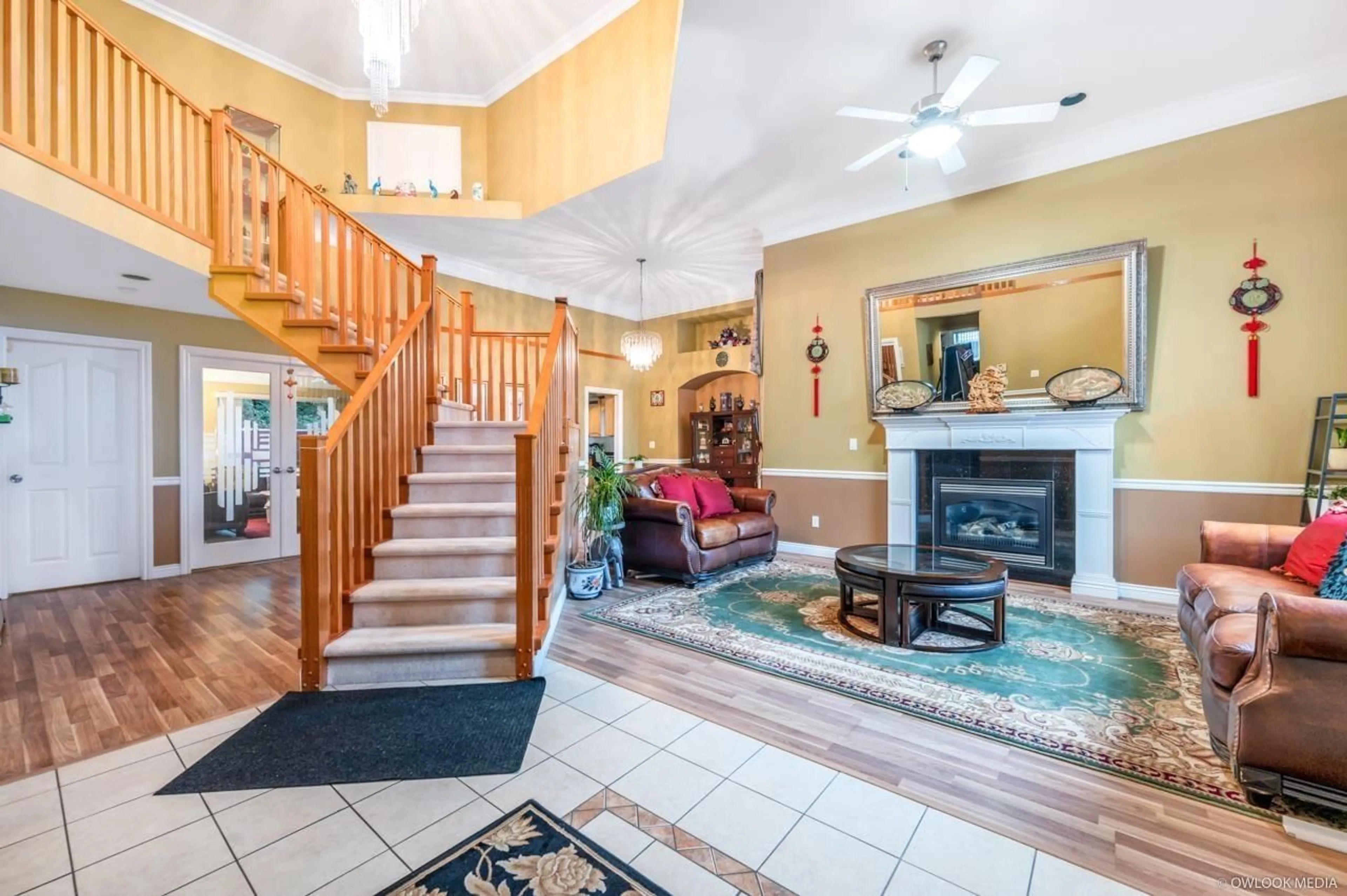 Indoor foyer for 10028 130, Surrey British Columbia V3T5X5