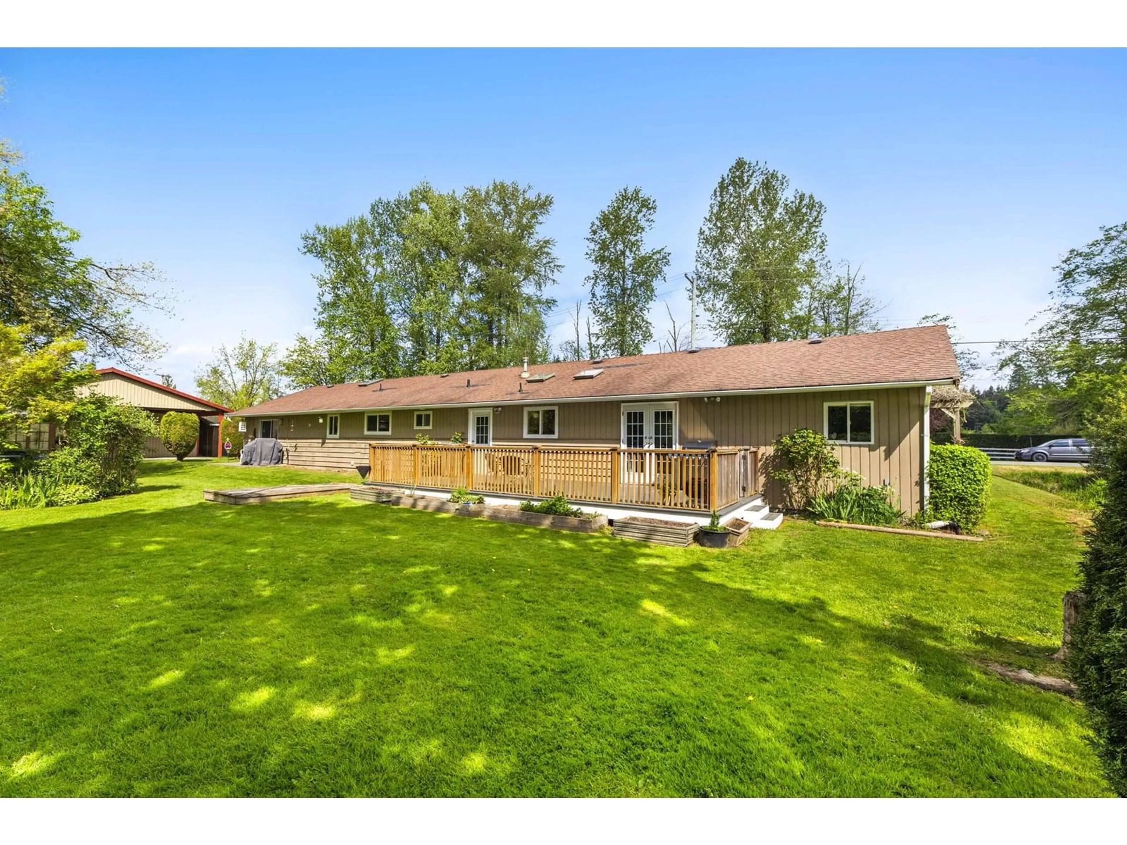A pic from outside/outdoor area/front of a property/back of a property/a pic from drone, unknown for 24960 ROBERTSON, Langley British Columbia V4W1W9