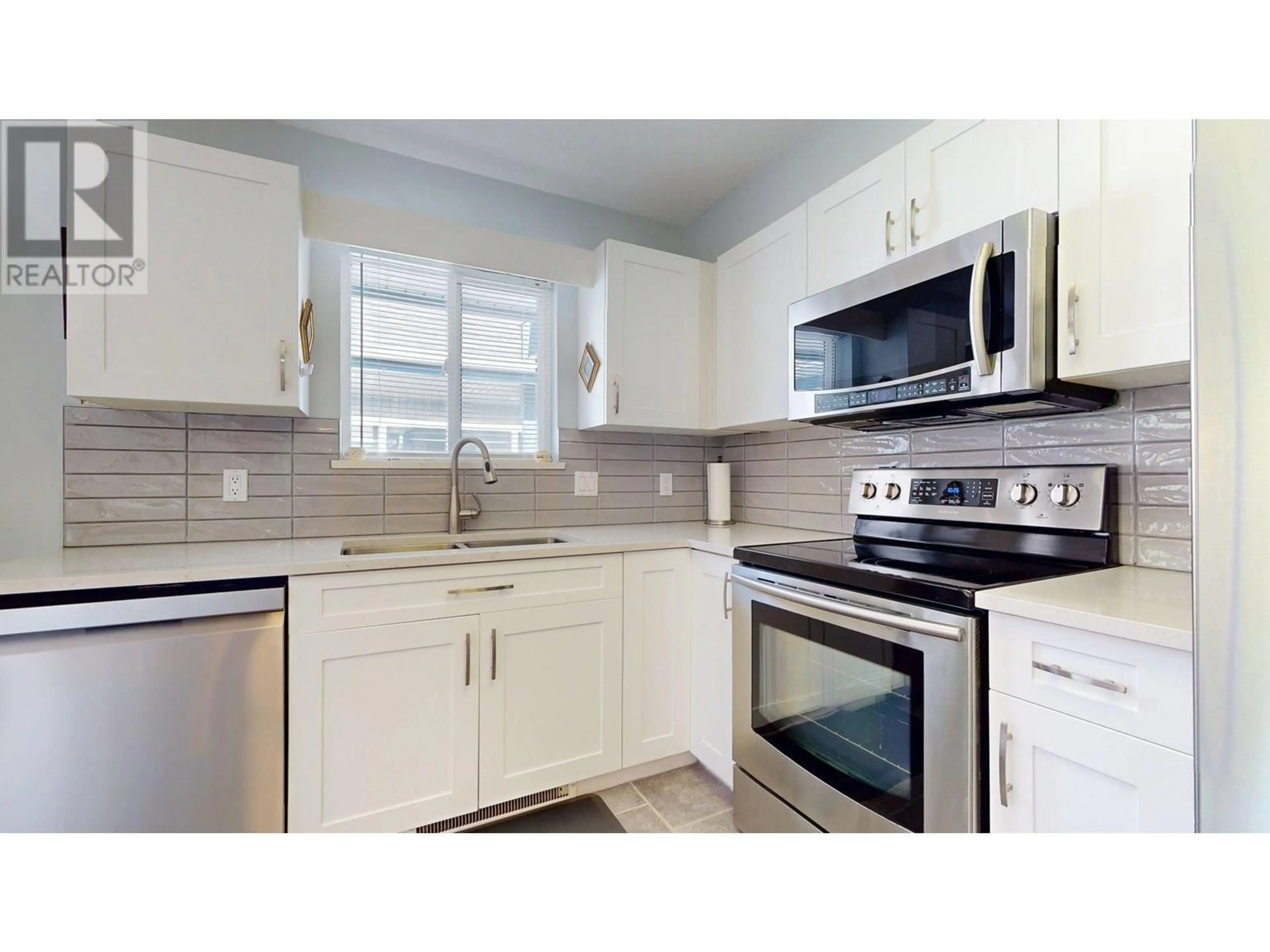 Standard kitchen, ceramic/tile floor for 16 - 1201 PEMBERTON AVENUE, Squamish British Columbia V8B0J7