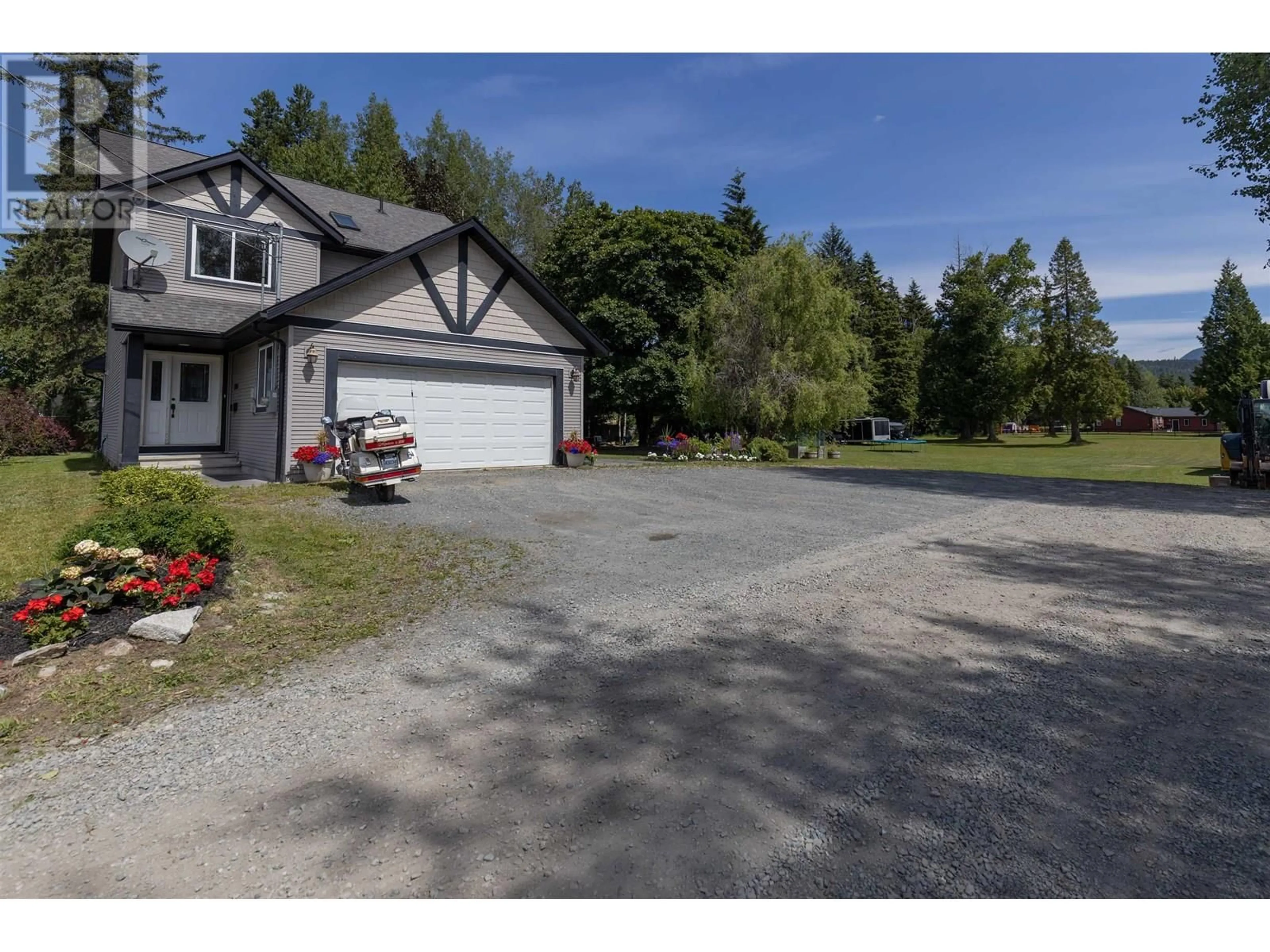 A pic from outside/outdoor area/front of a property/back of a property/a pic from drone, street for 3304 MUNROE STREET, Terrace British Columbia V8G3B5