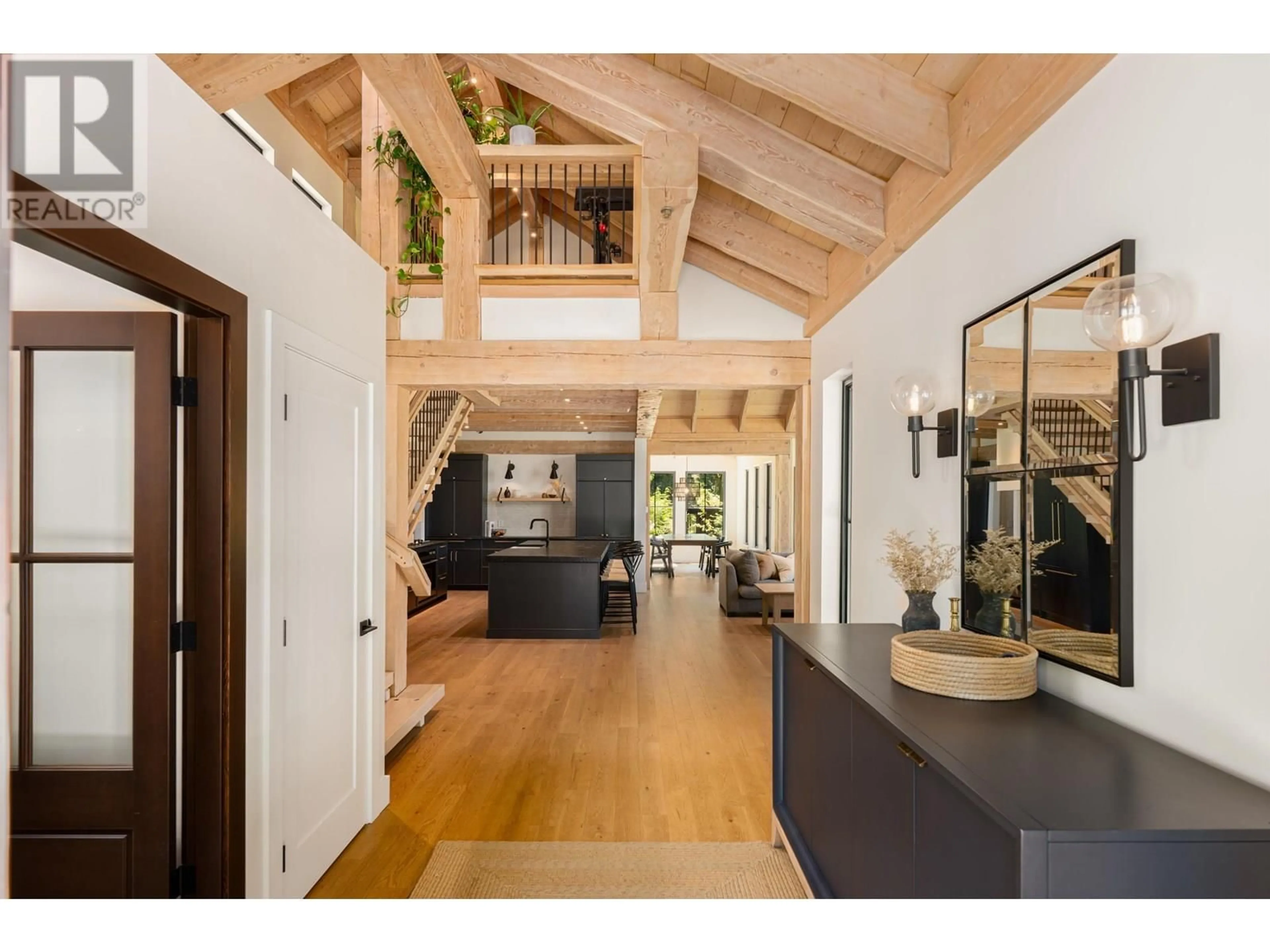 Indoor entryway for 1605 JOAN AUDREY LANE, Bowen Island British Columbia V0N1G2