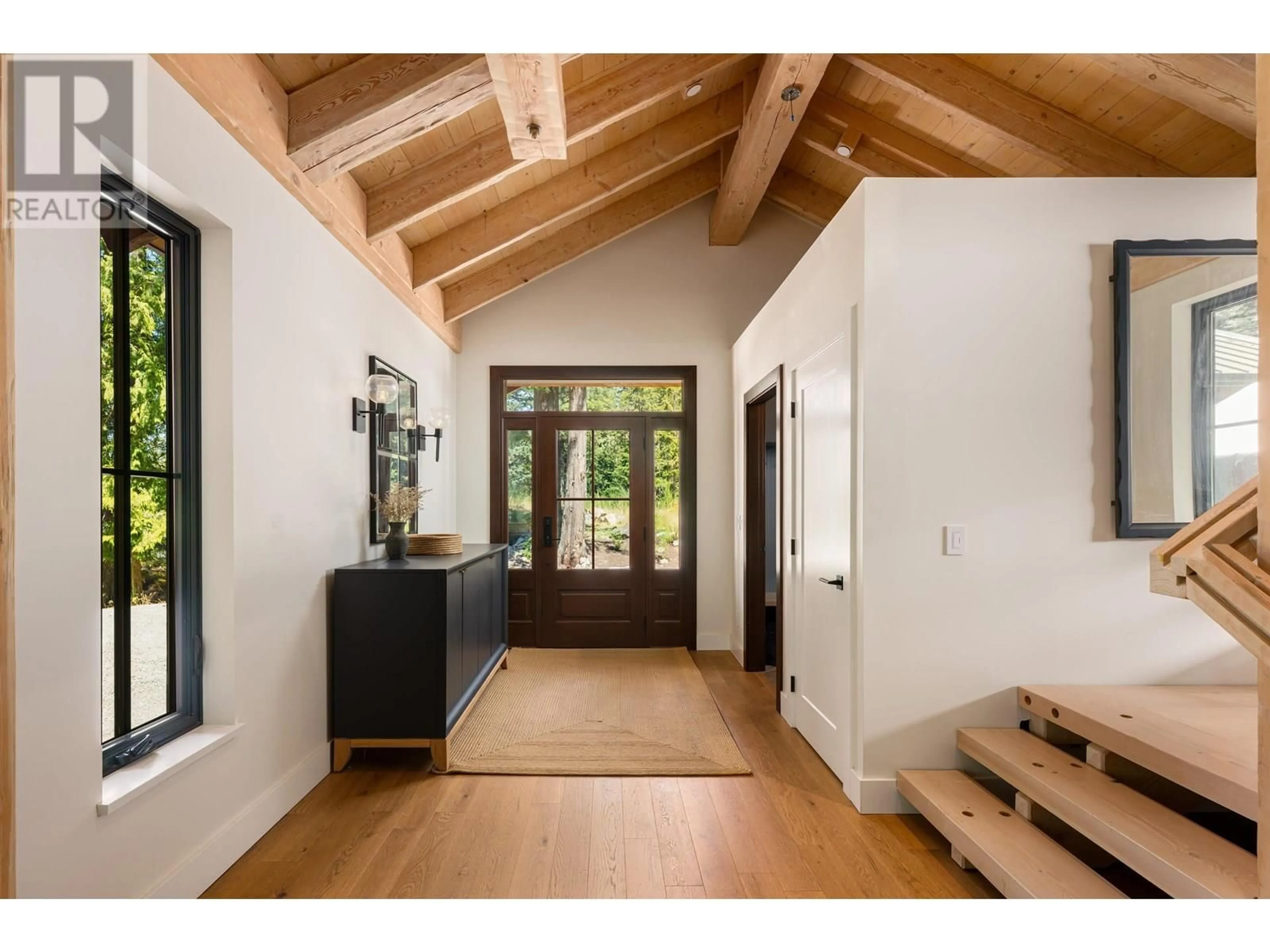 Indoor entryway for 1605 JOAN AUDREY LANE, Bowen Island British Columbia V0N1G2