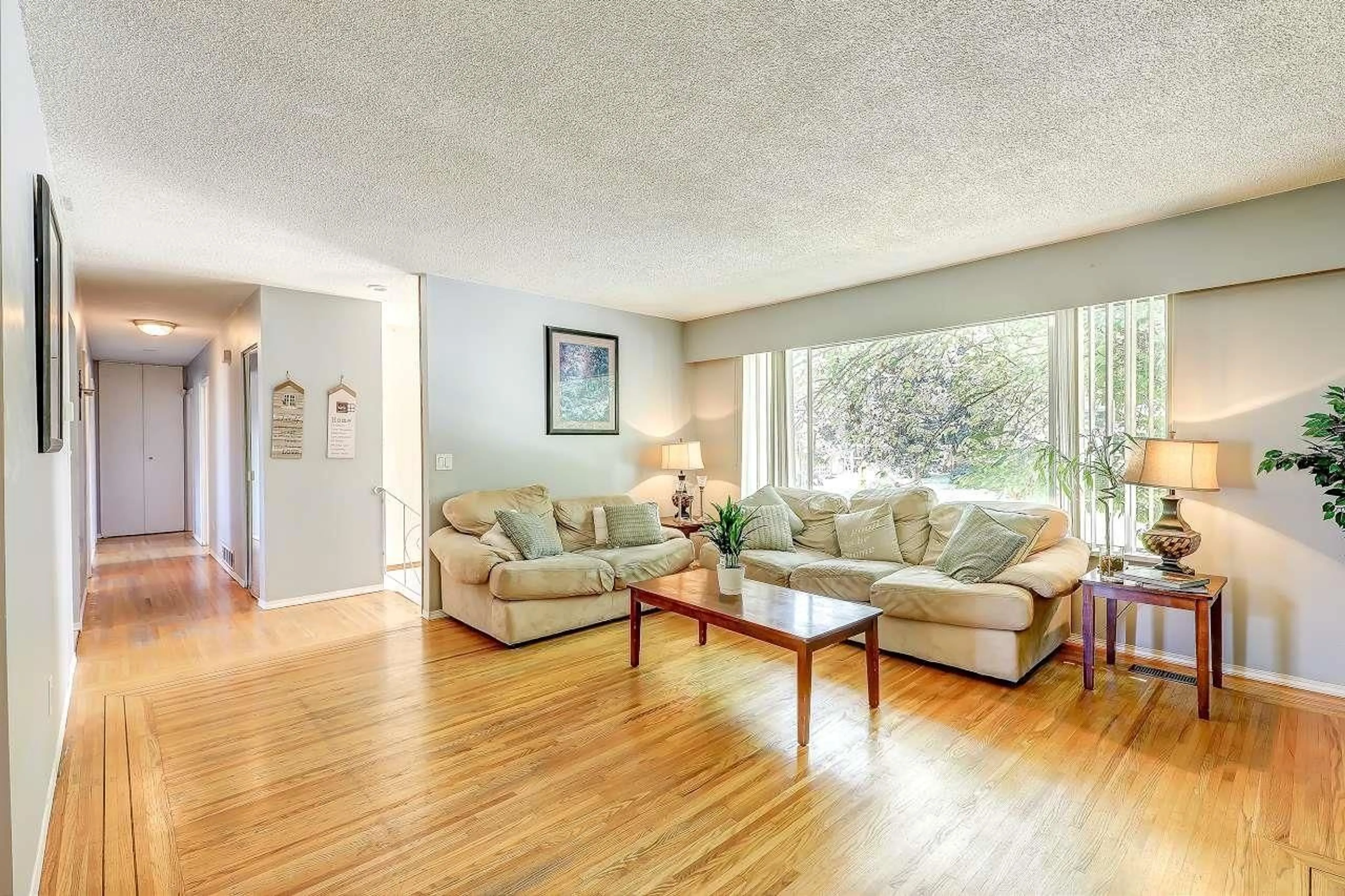 Living room with furniture, wood/laminate floor for 11064 SWAN, Surrey British Columbia V3R5B6