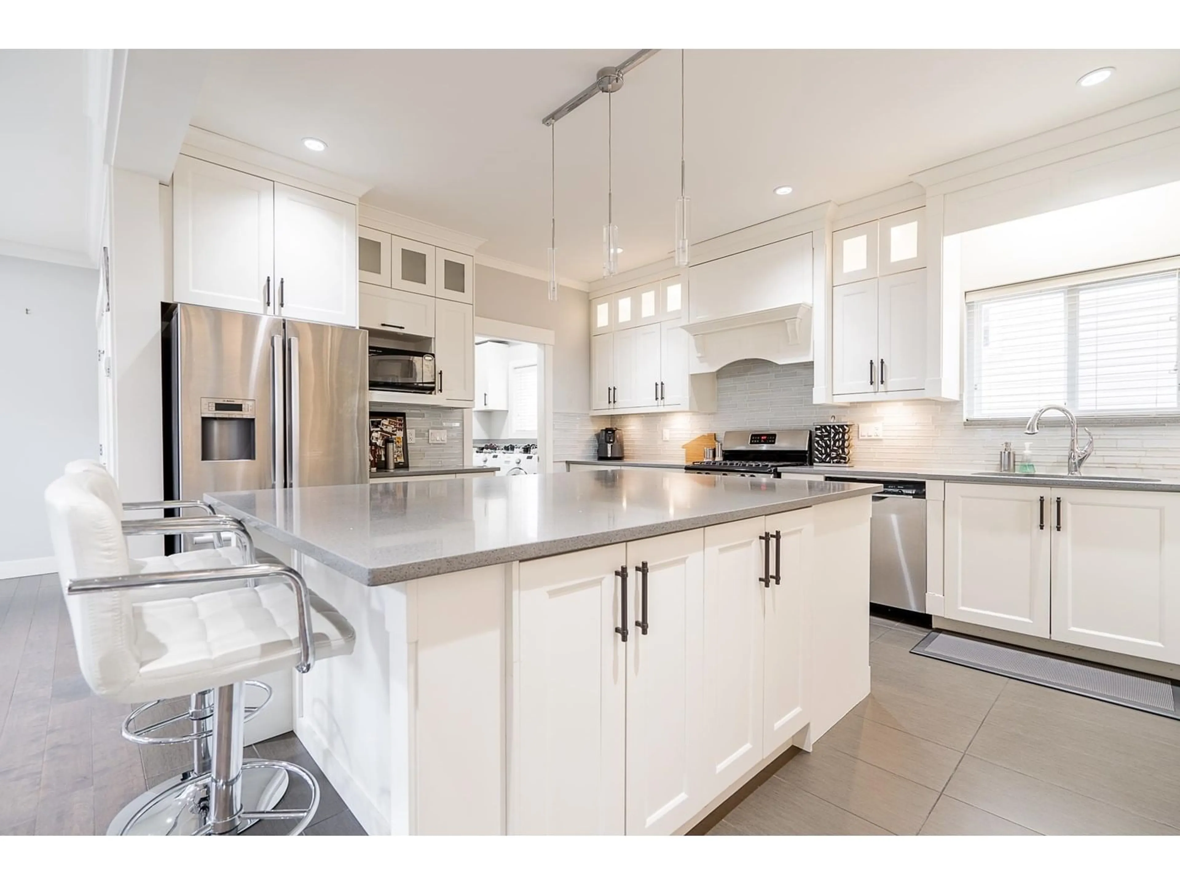 Open concept kitchen, ceramic/tile floor for 6801 206, Langley British Columbia V2Y1R2