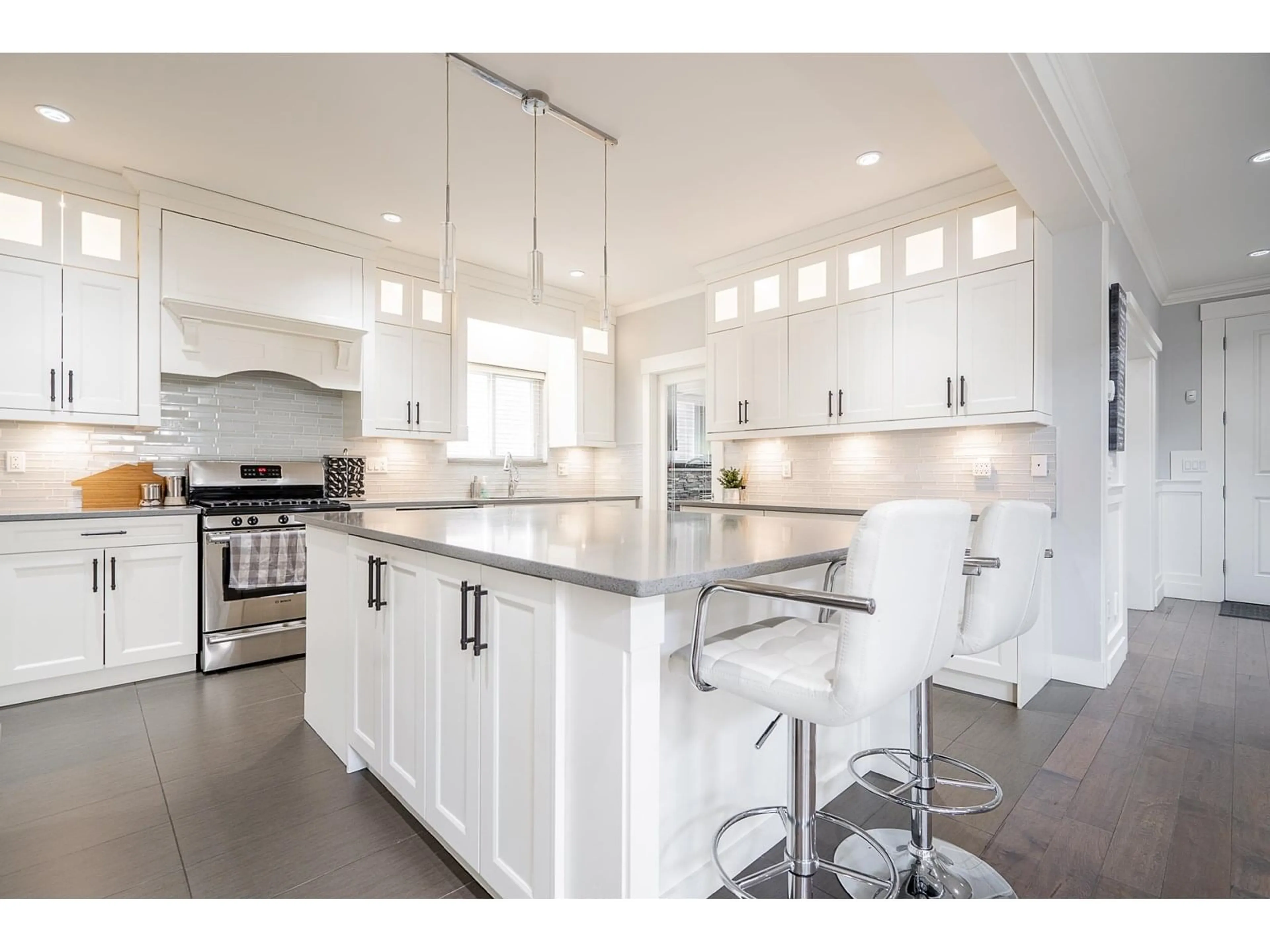 Open concept kitchen, unknown for 6801 206, Langley British Columbia V2Y1R2