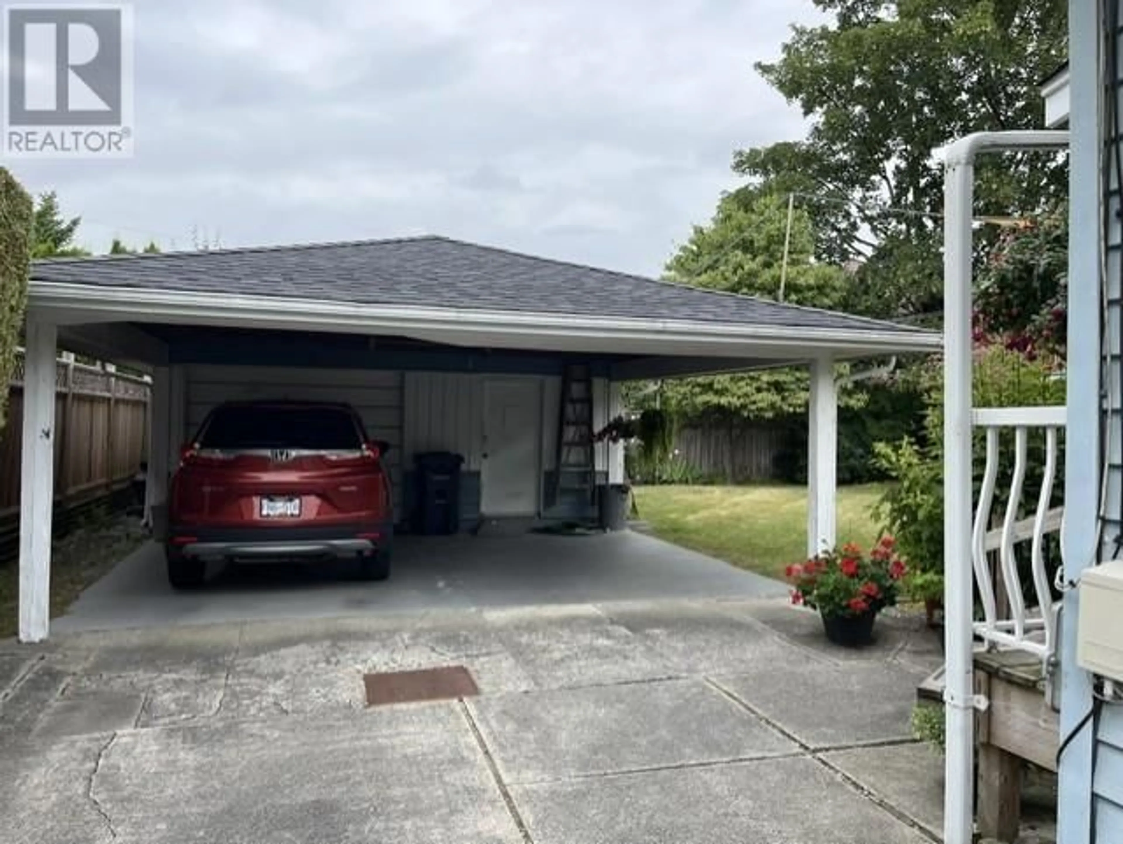 Indoor garage for 7571 PETTS ROAD, Richmond British Columbia V7A1J9