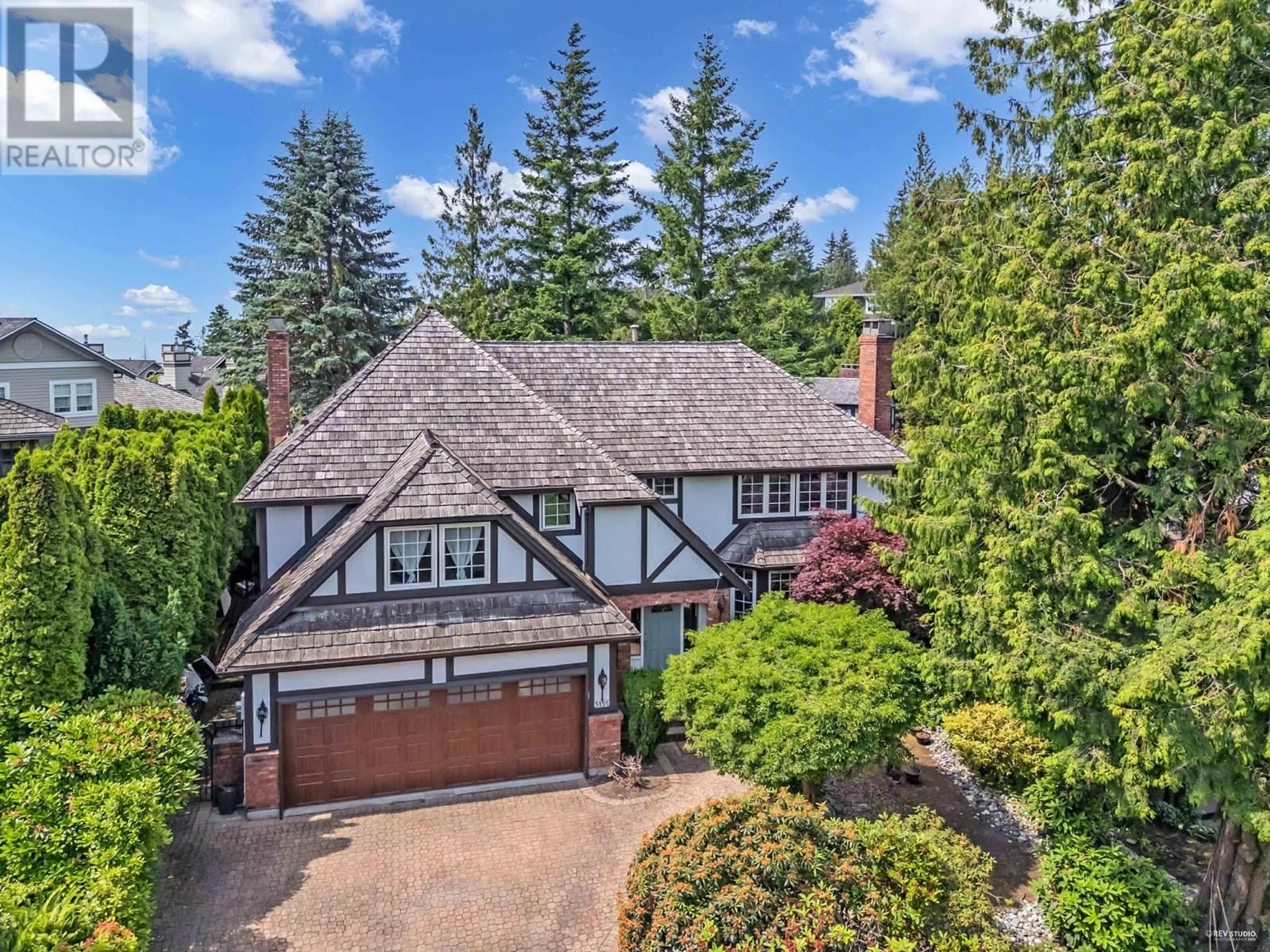 A pic from outside/outdoor area/front of a property/back of a property/a pic from drone, street for 5155 ALDERFEILD PLACE, West Vancouver British Columbia V7W2W7