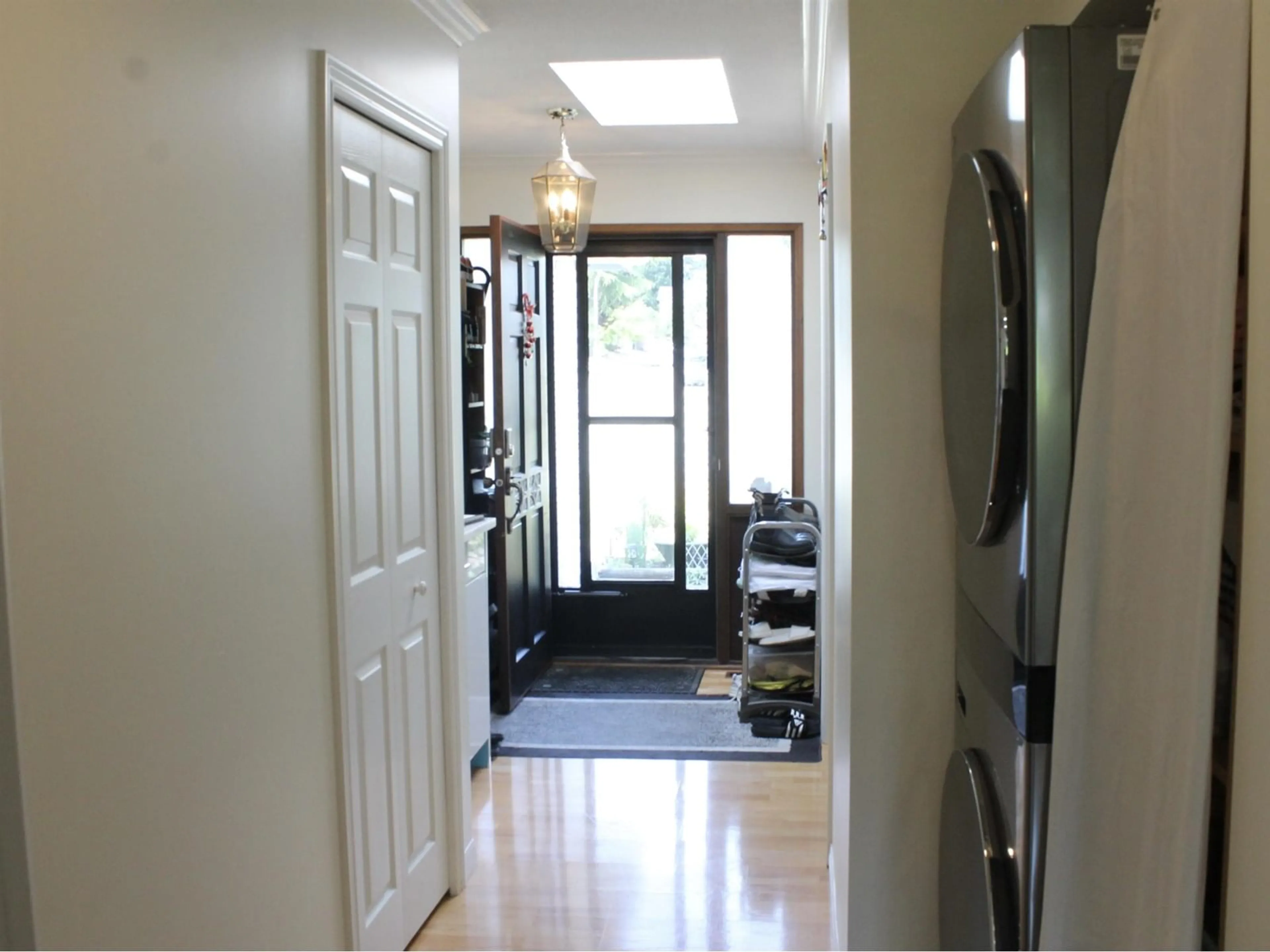 Indoor entryway for 1076 161, Surrey British Columbia V4A7N2