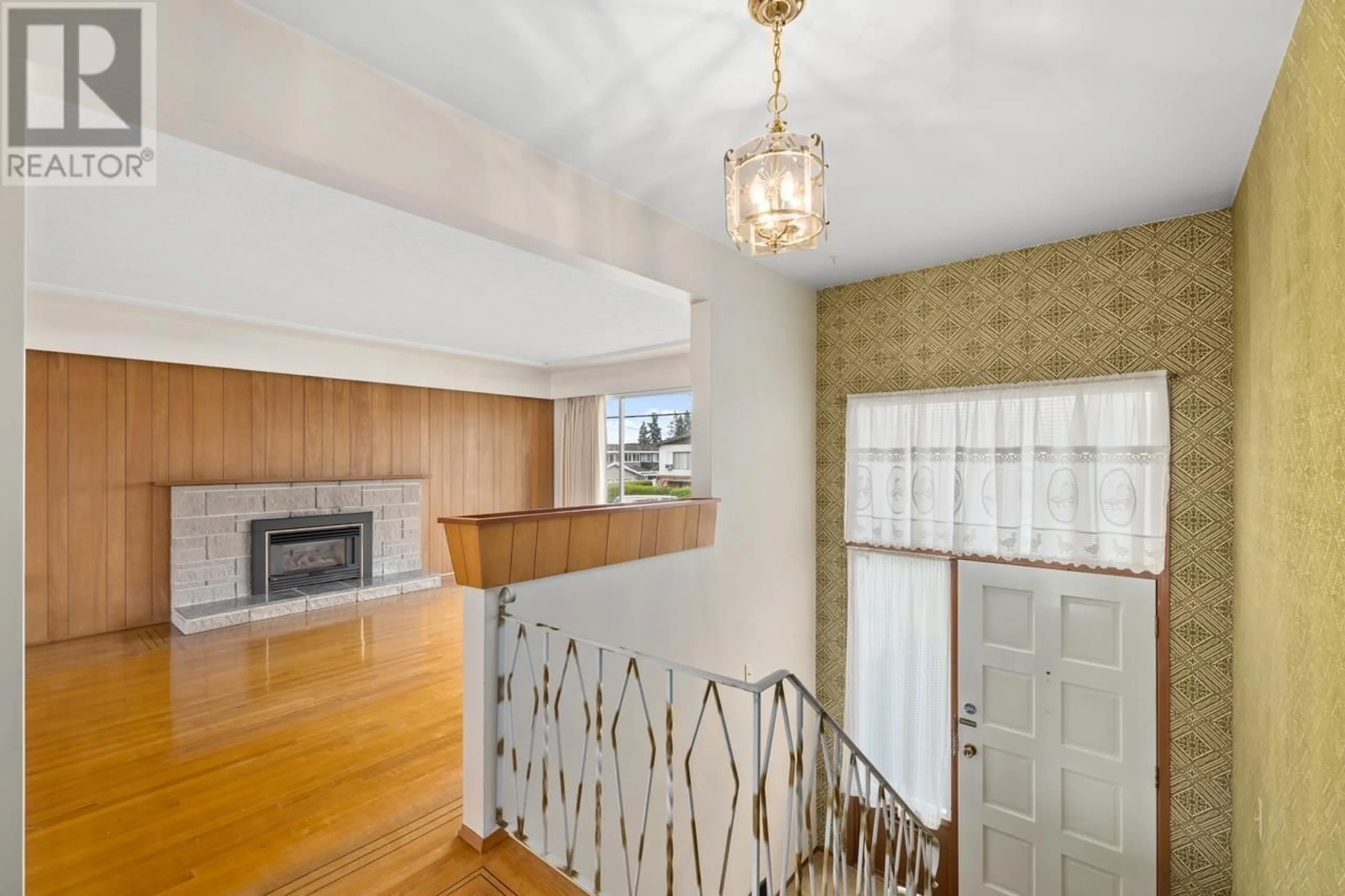 Unknown for 6595 ST CHARLES PLACE, Burnaby British Columbia V5H3W1
