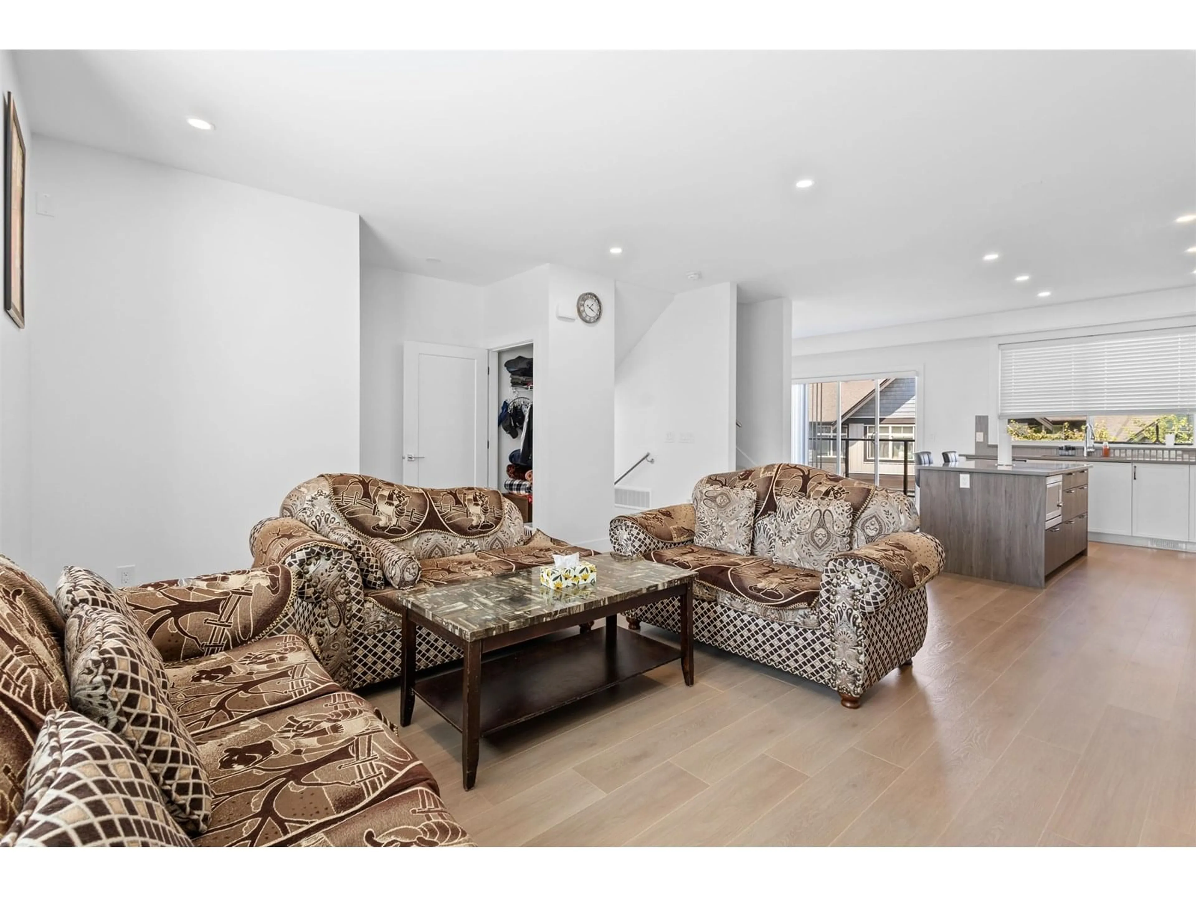 Living room with furniture, unknown for 1 - 14355 62, Surrey British Columbia V3X0K6
