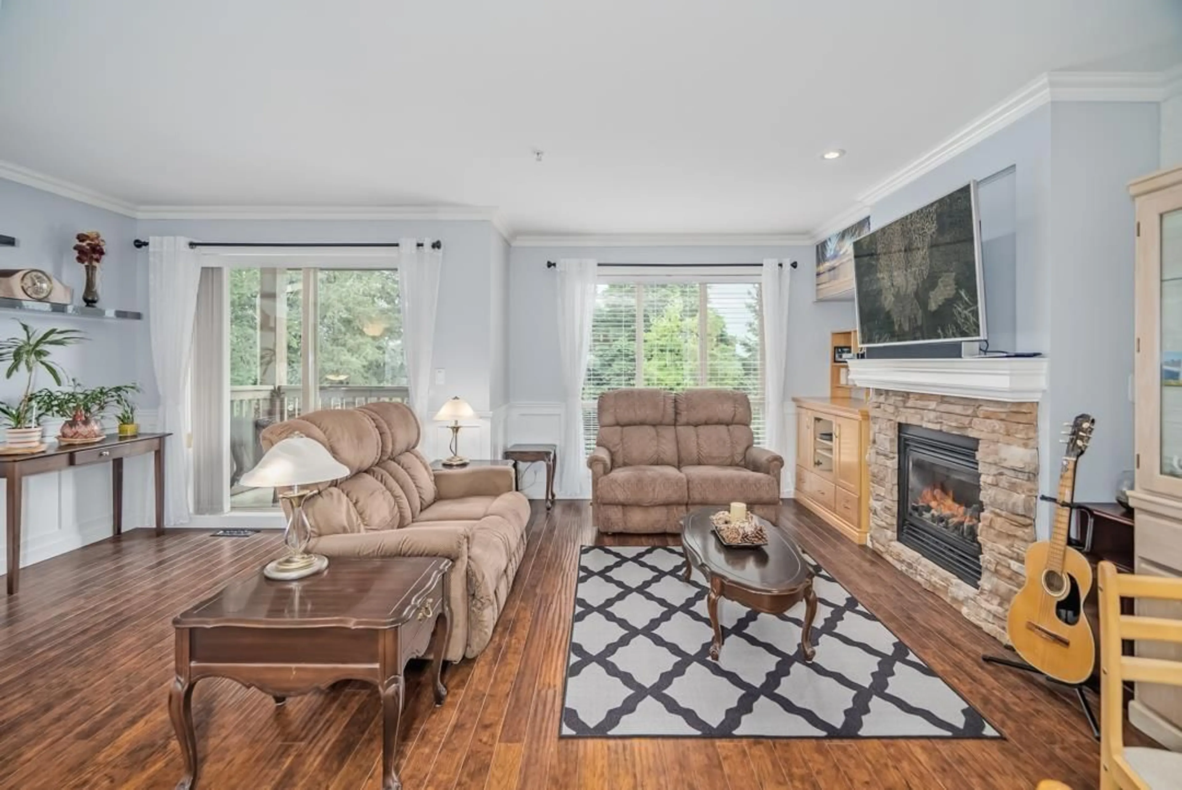 Living room with furniture, unknown for 23 - 20350 68, Langley British Columbia V2Y3A5