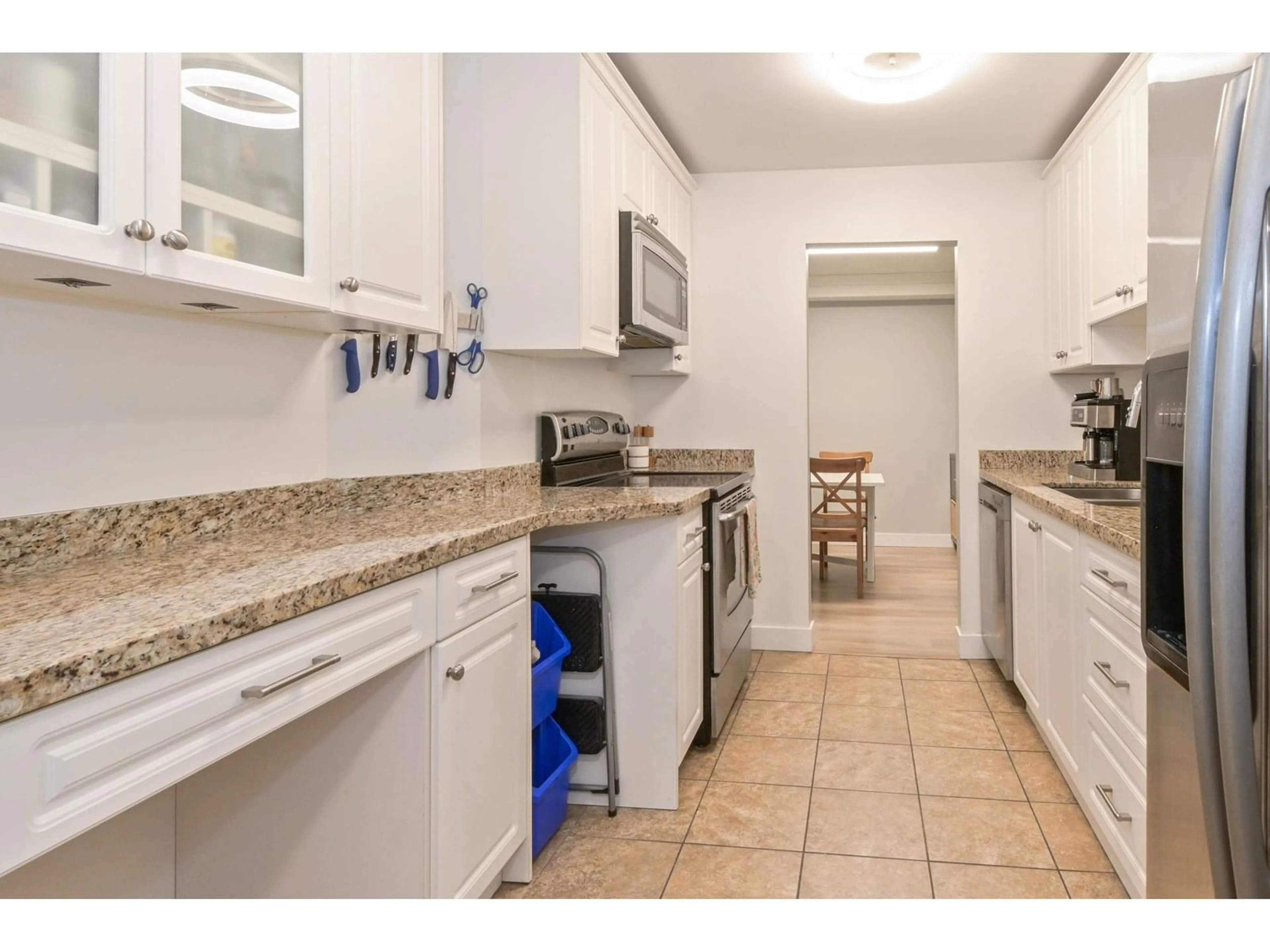 Standard kitchen, ceramic/tile floor for 115 - 1760 SOUTHMERE, Surrey British Columbia V4A6E5