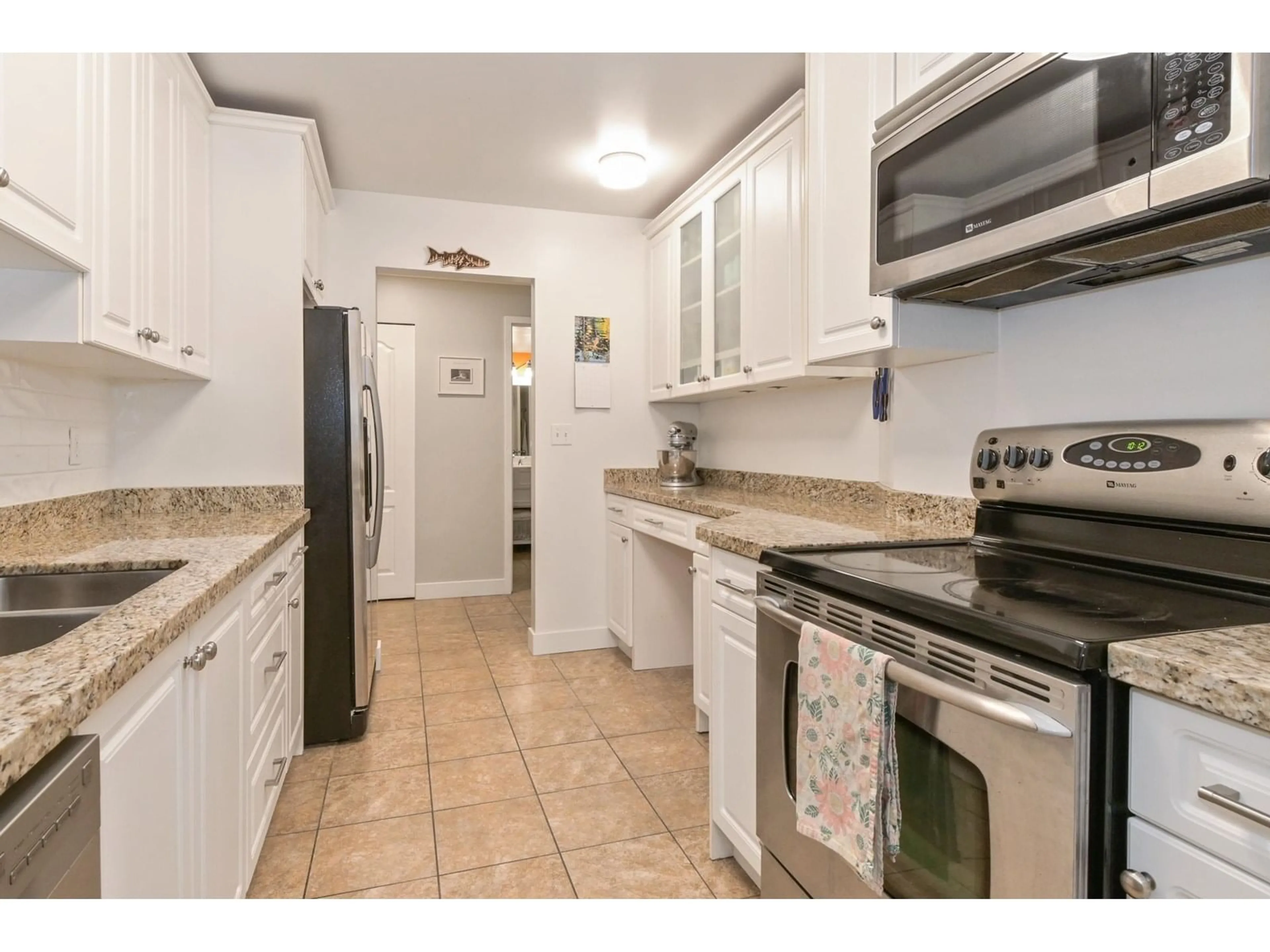 Standard kitchen, ceramic/tile floor for 115 - 1760 SOUTHMERE, Surrey British Columbia V4A6E5
