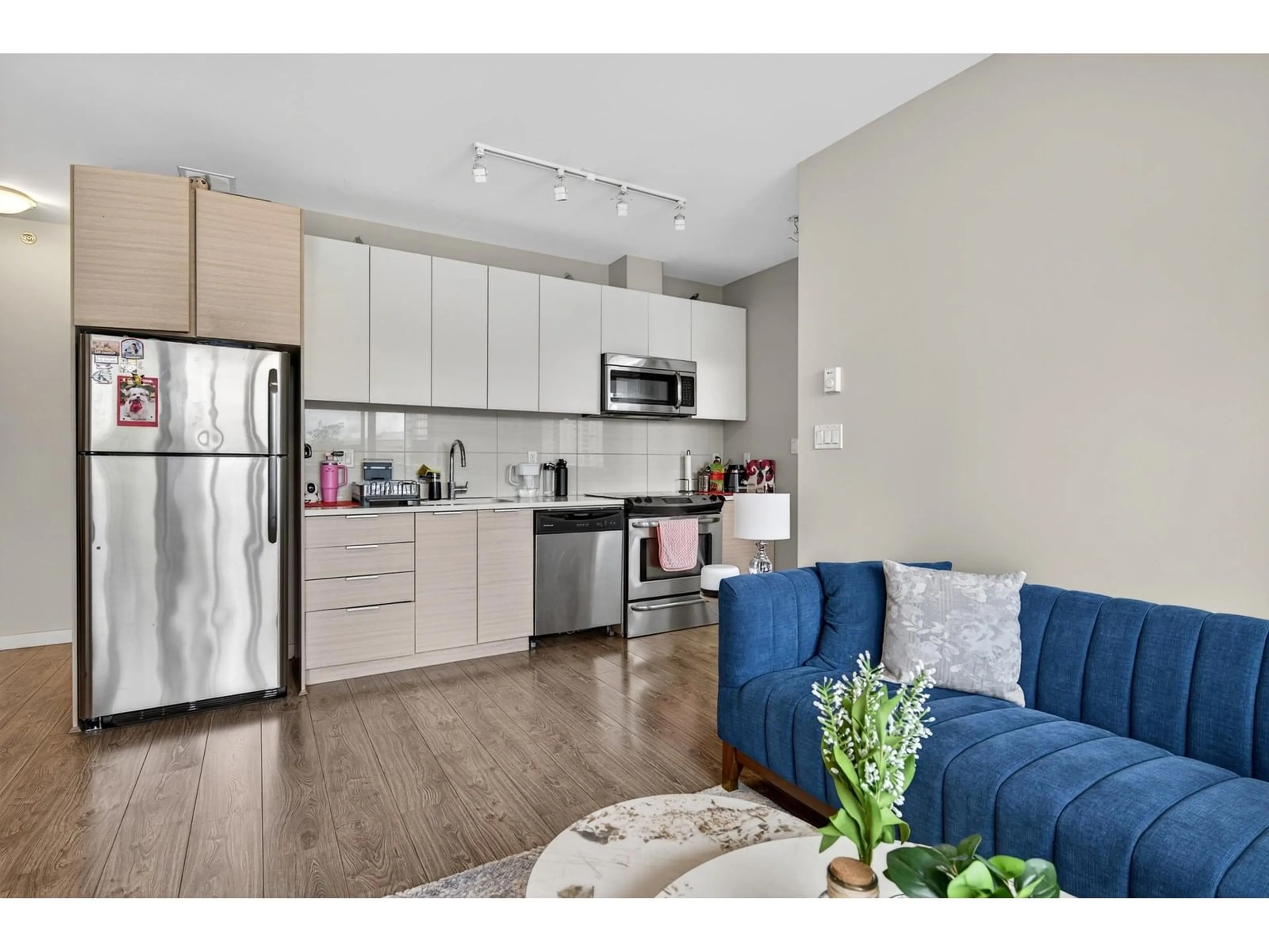 Open concept kitchen, unknown for 305 - 13303 CENTRAL, Surrey British Columbia V3T0K6