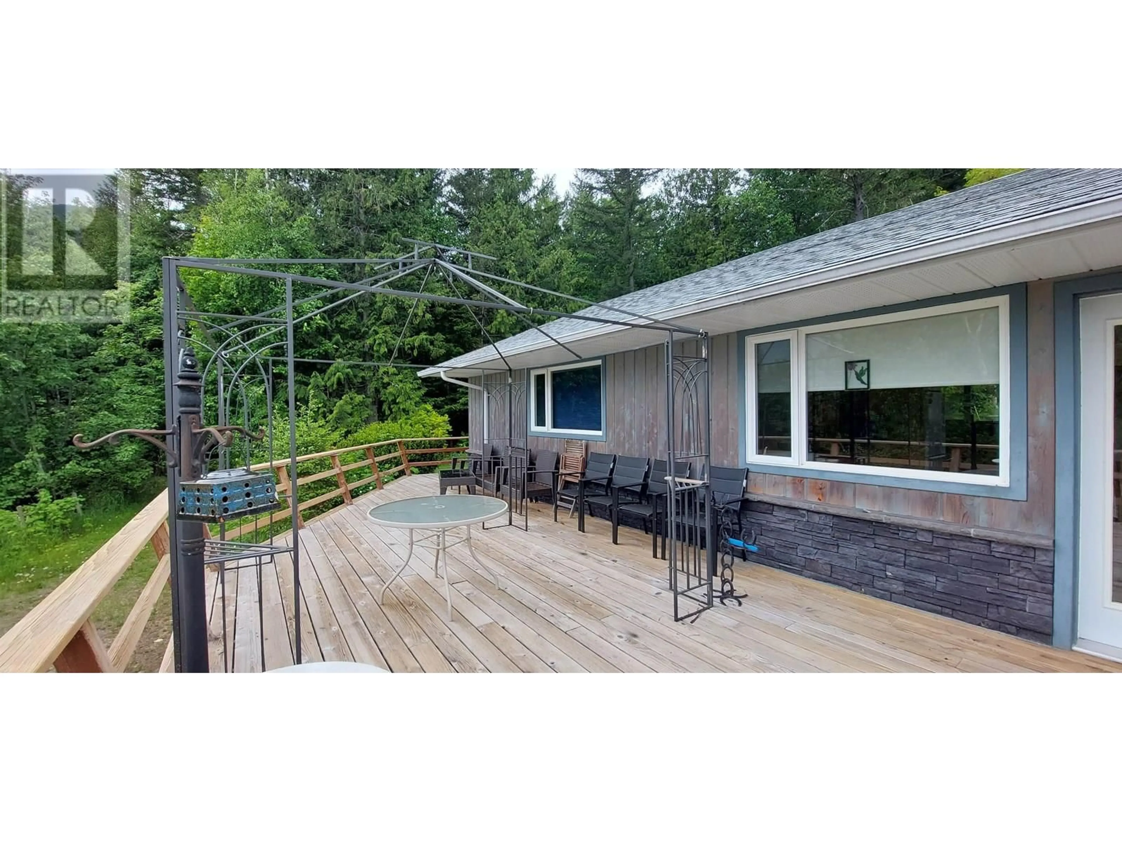 Patio, unknown for 4770 MACKENZIE HIGHWAY, Bella Coola British Columbia V0T1H0