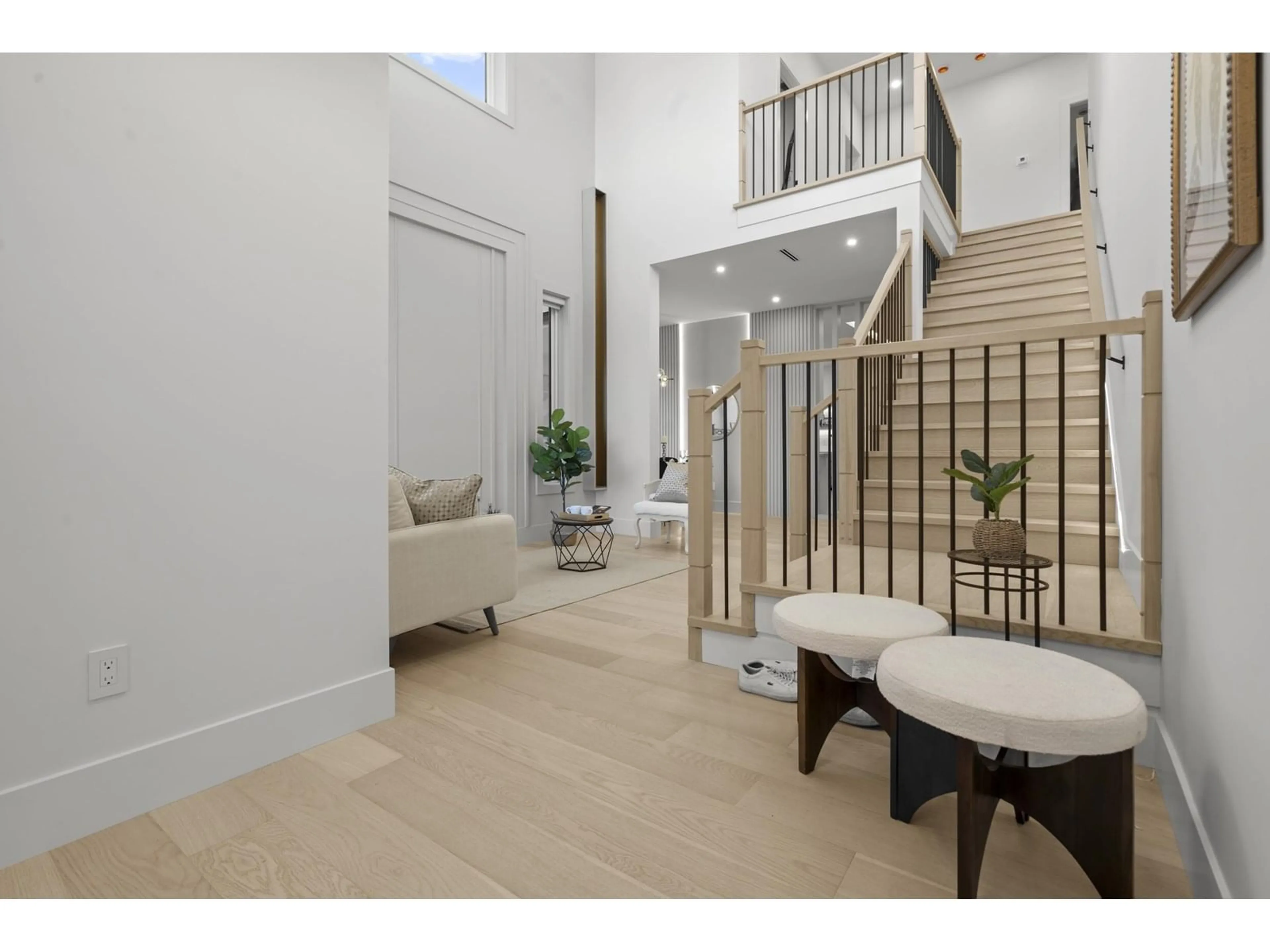 Indoor entryway for 10033 173A, Surrey British Columbia V4N4L2