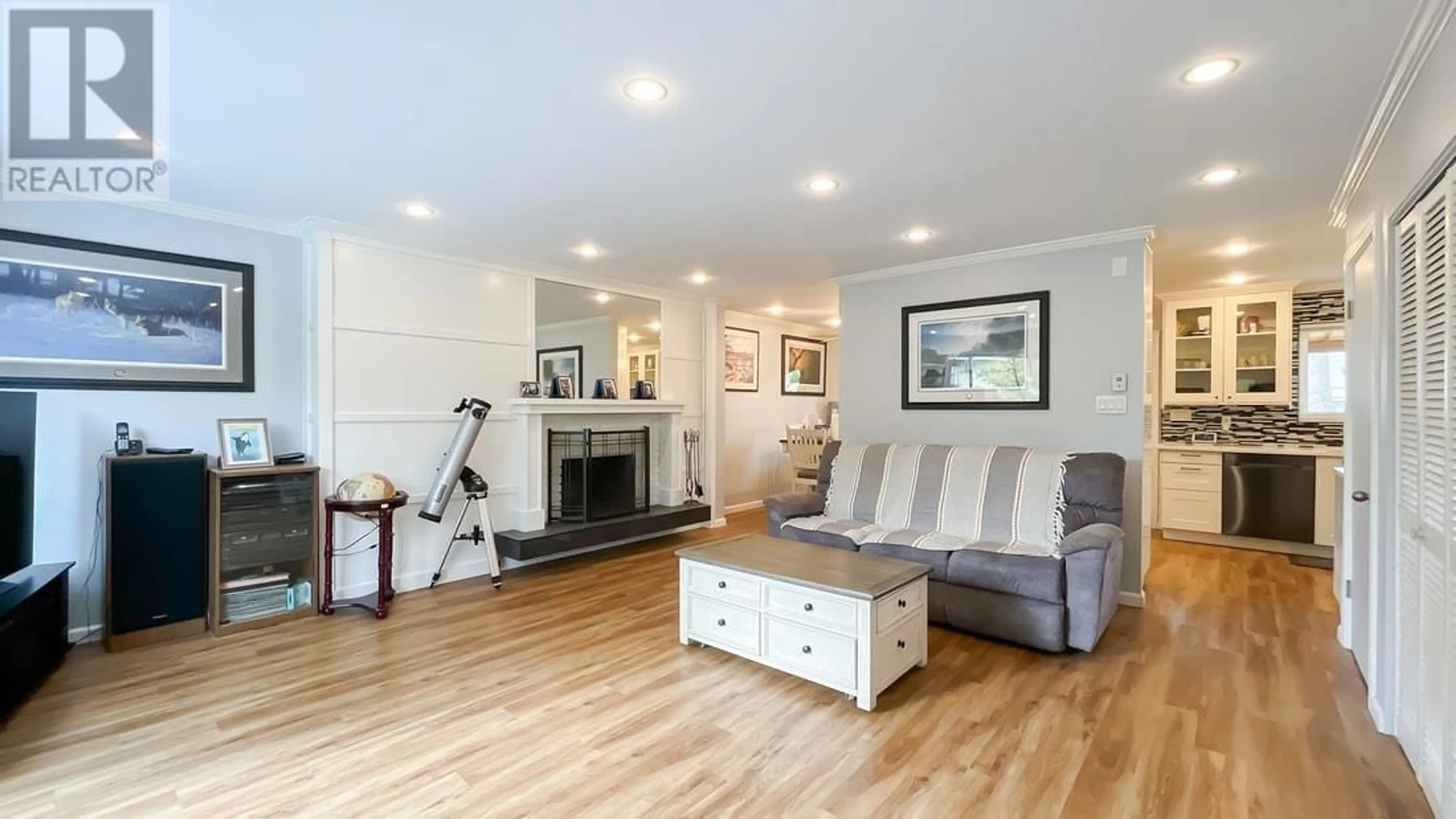 Living room with furniture, wood/laminate floor for 1364 UNA WAY, Port Coquitlam British Columbia V3C2V2